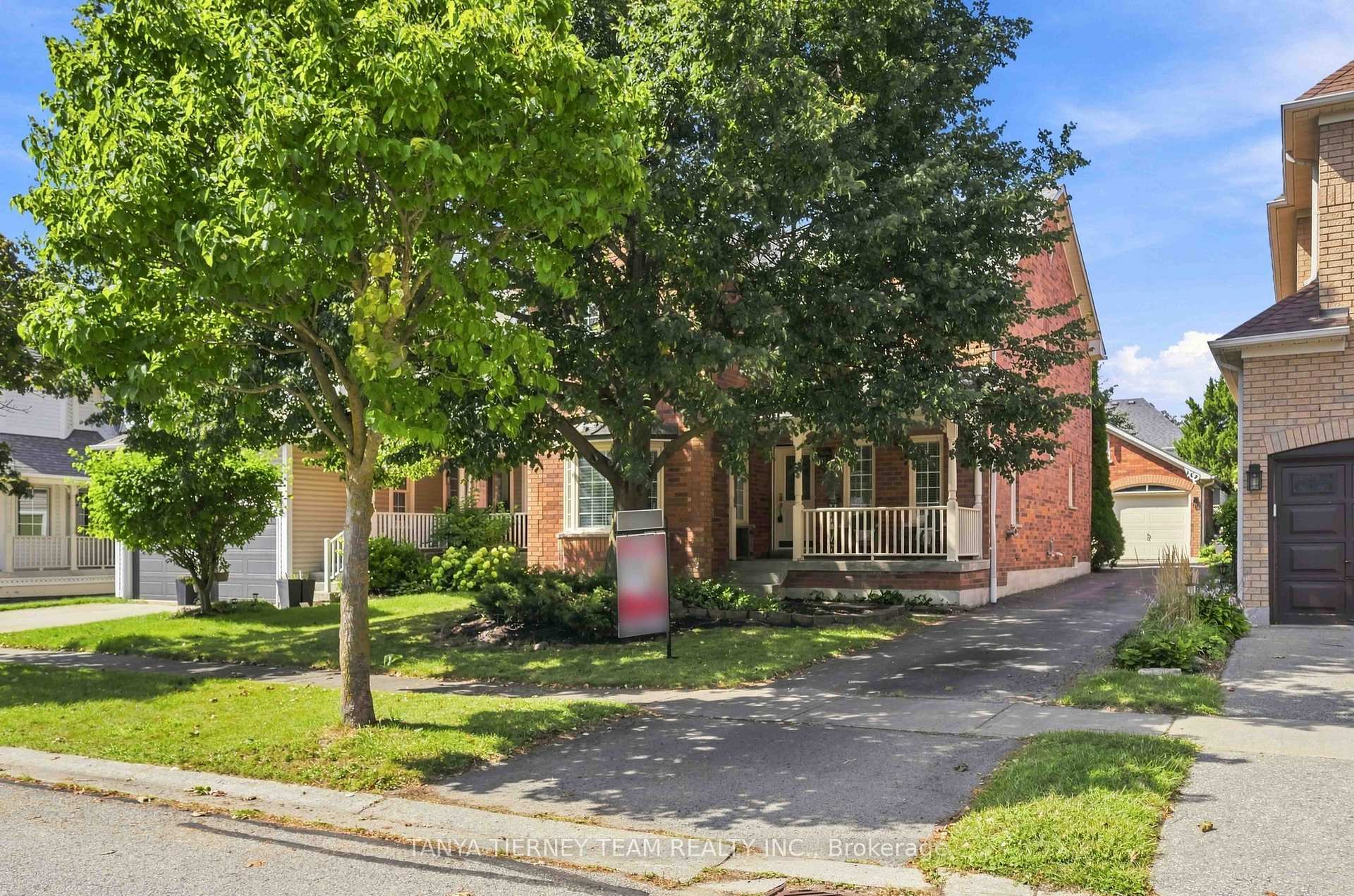 36 Zachary Place, Whitby, ON, exterior