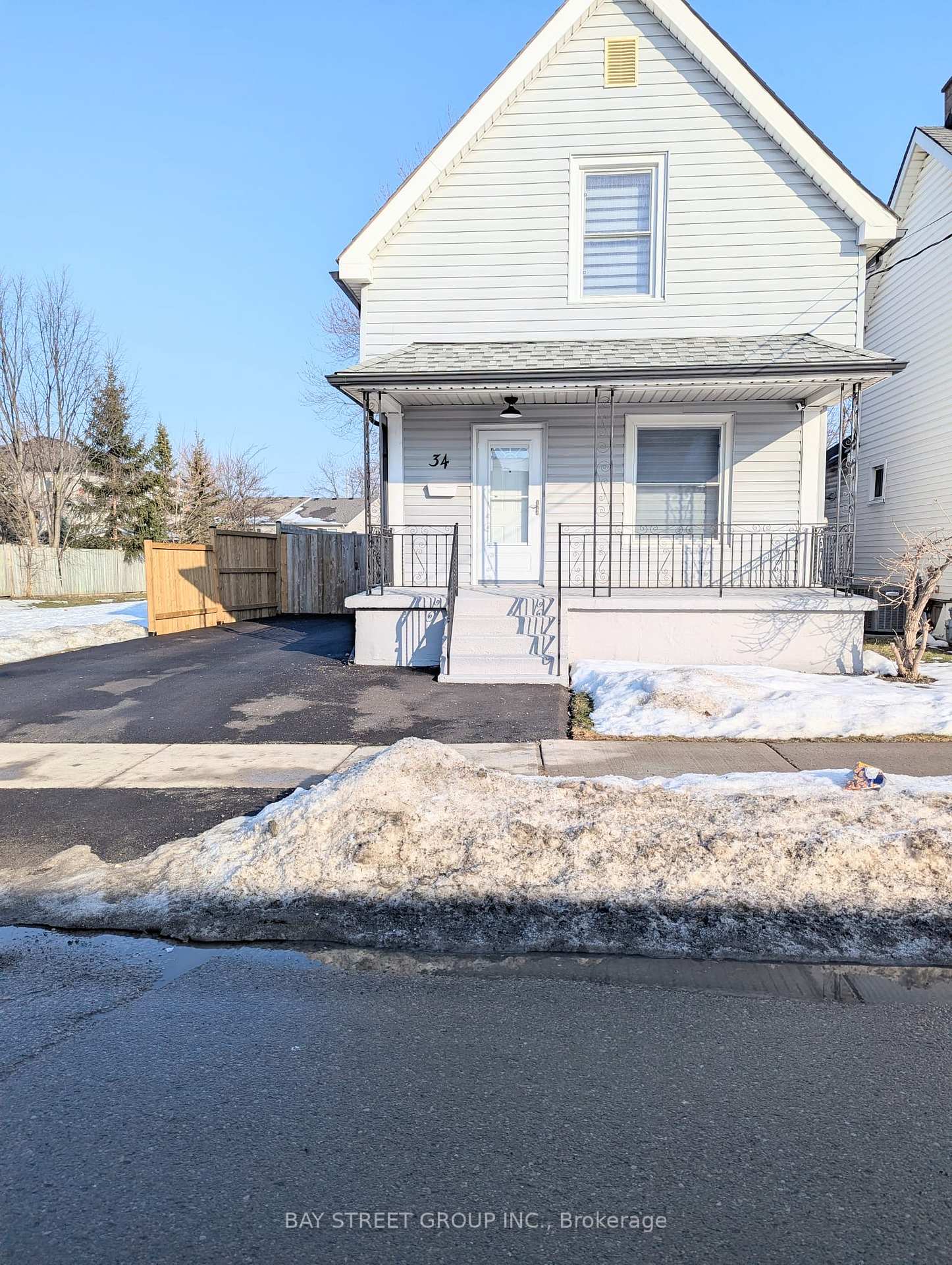 34 Tasker Street, St. Catharines, ON, exterior