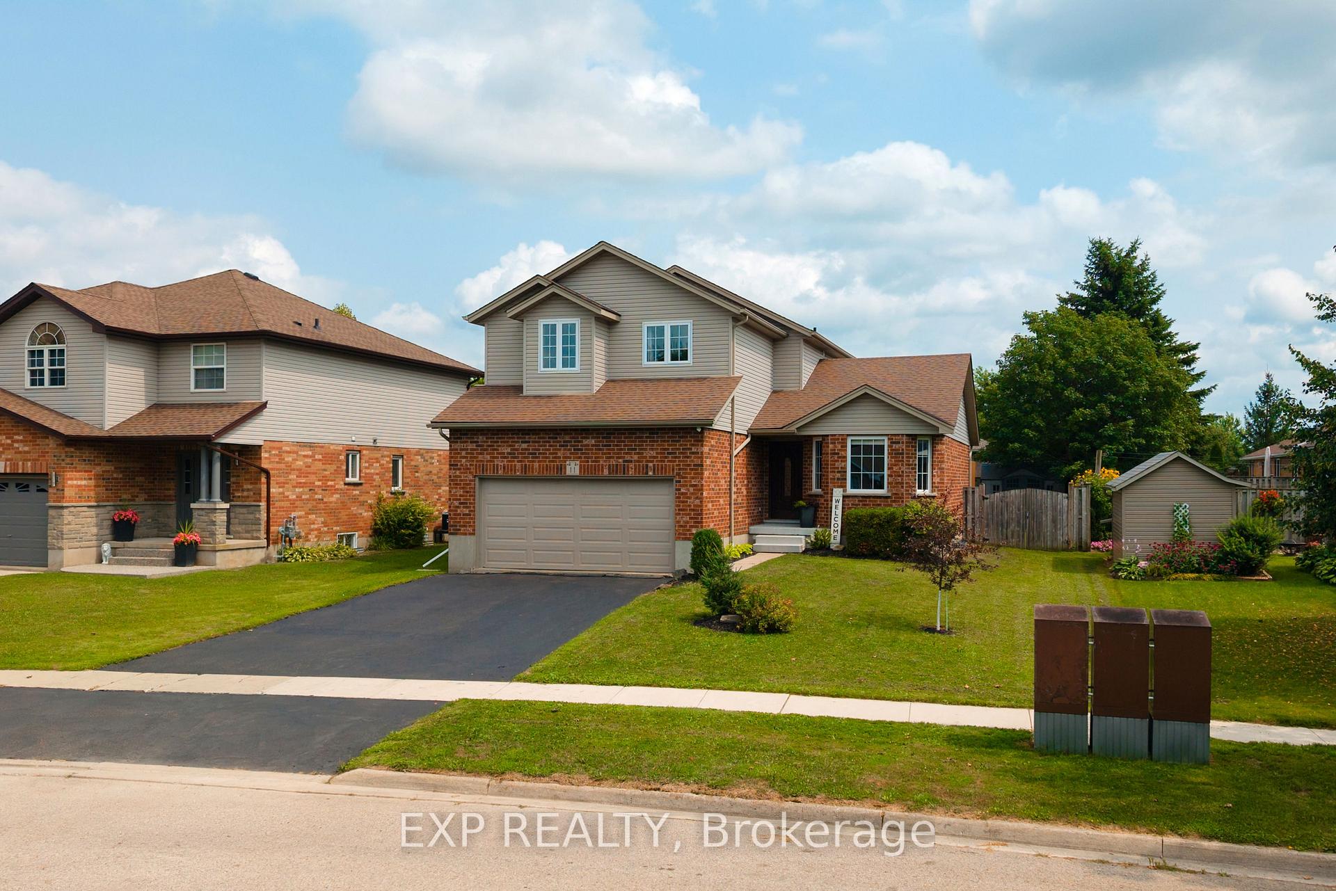 11 Maple Street, Mapleton, ON, exterior