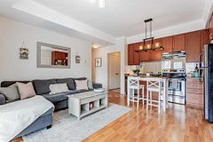 2 - 261 John Way W, Aurora, ON, exterior