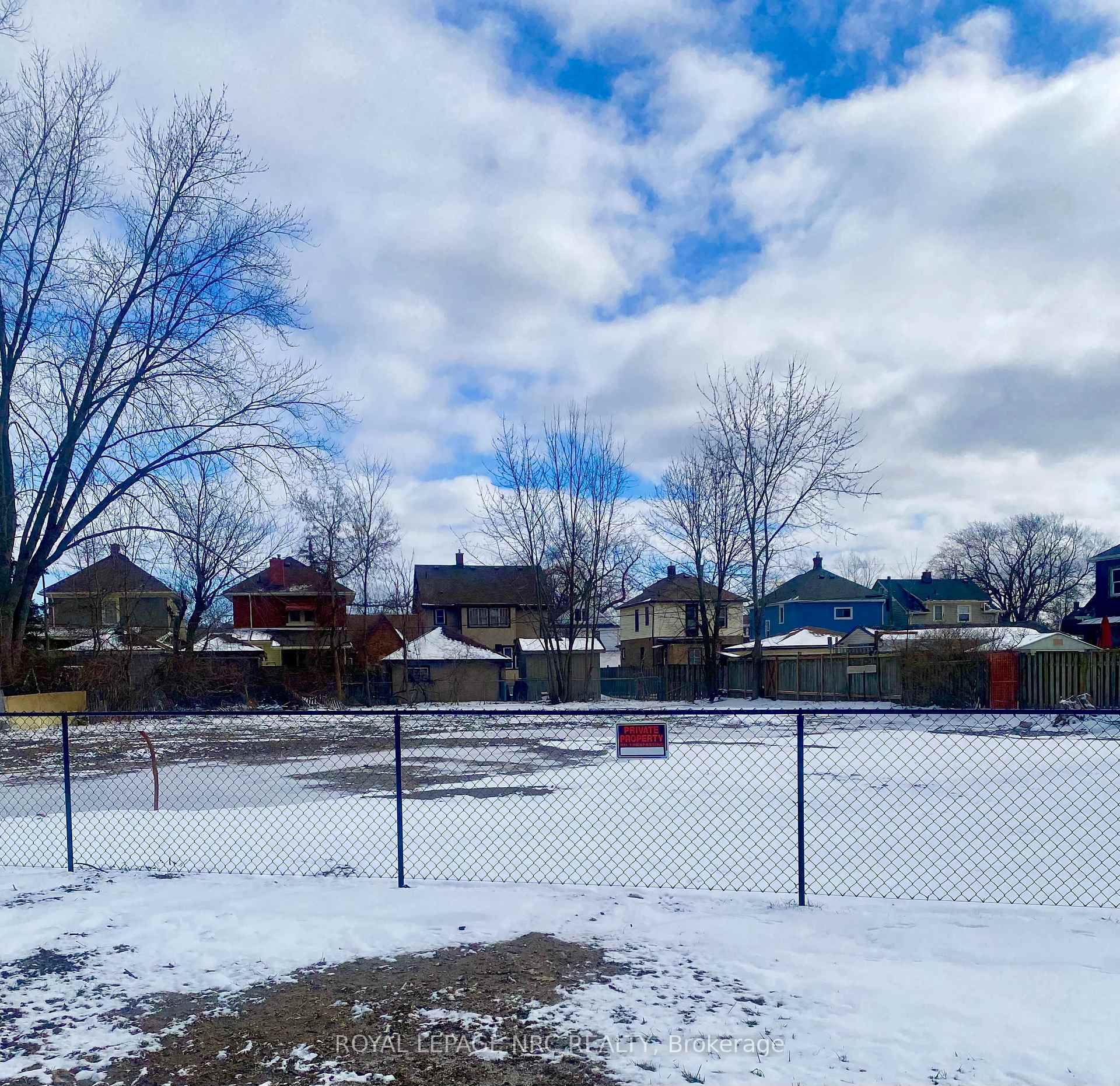 45 Riverside Drive, Welland, ON, exterior