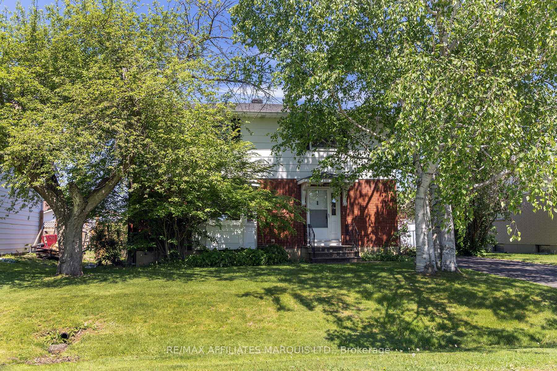 22 Orchard Way, South Dundas, ON, exterior