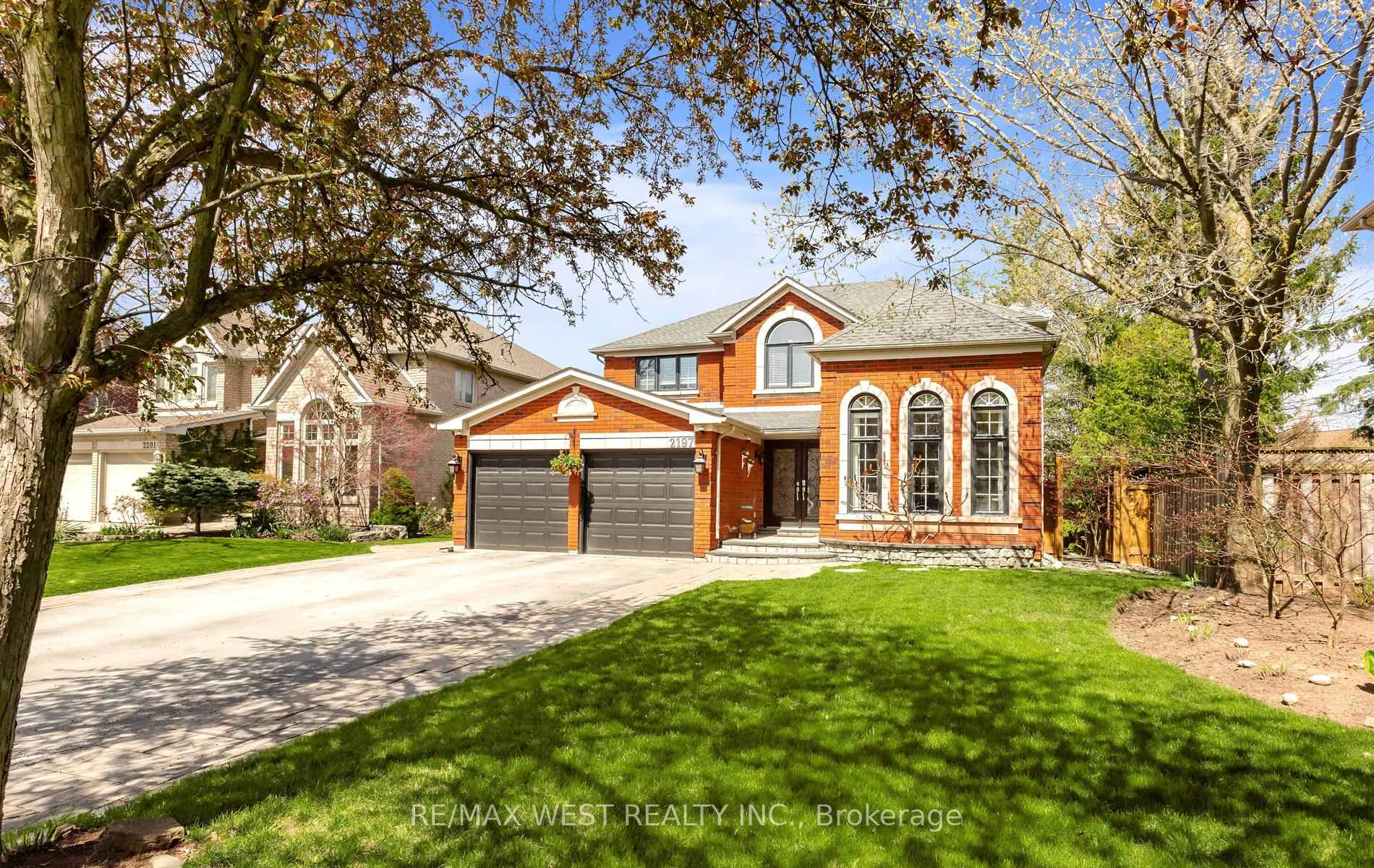 2197 Shaftesbury Court, Oakville, ON, exterior
