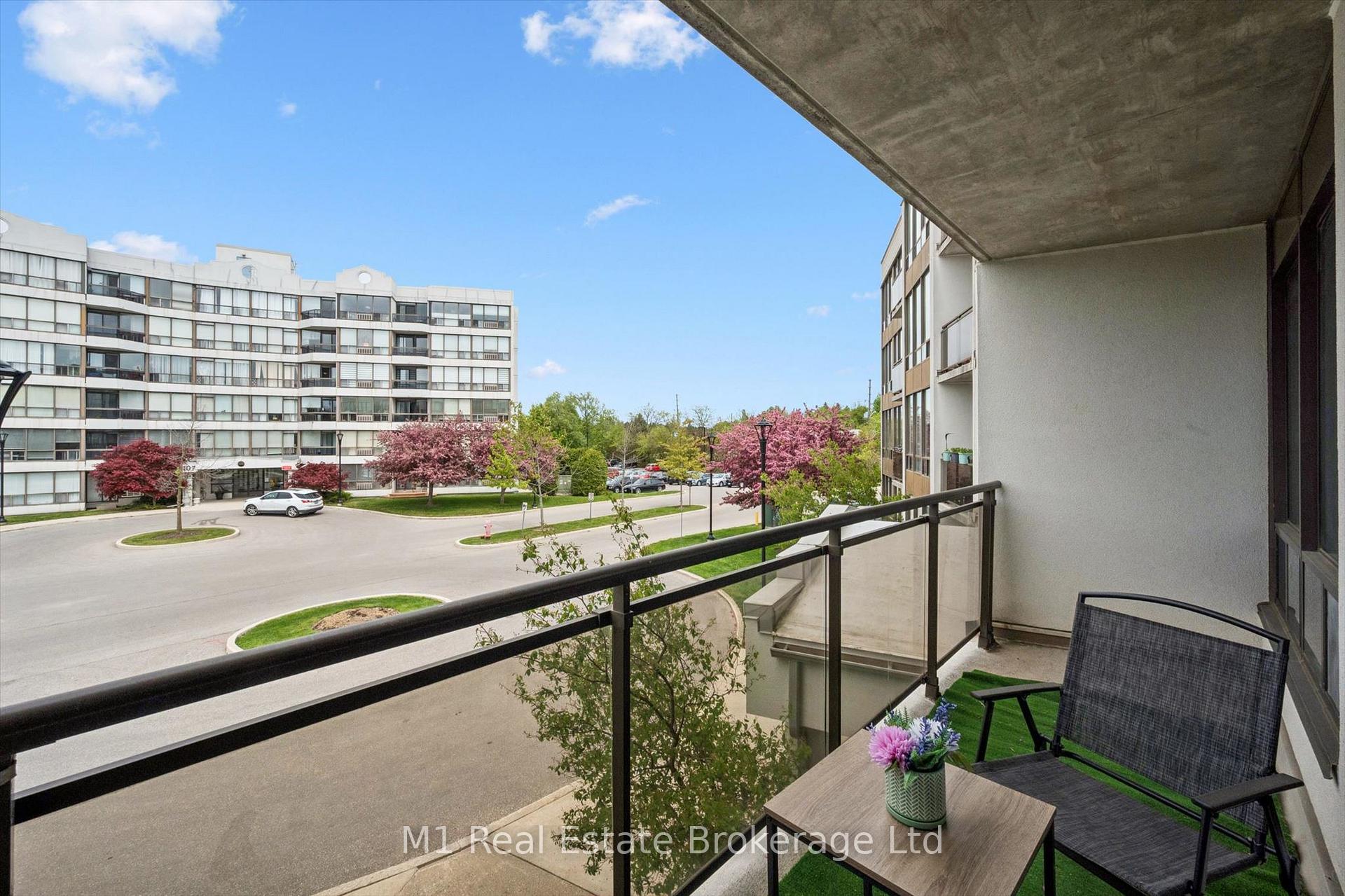 208 - 105 Bagot Street, Guelph, ON, exterior