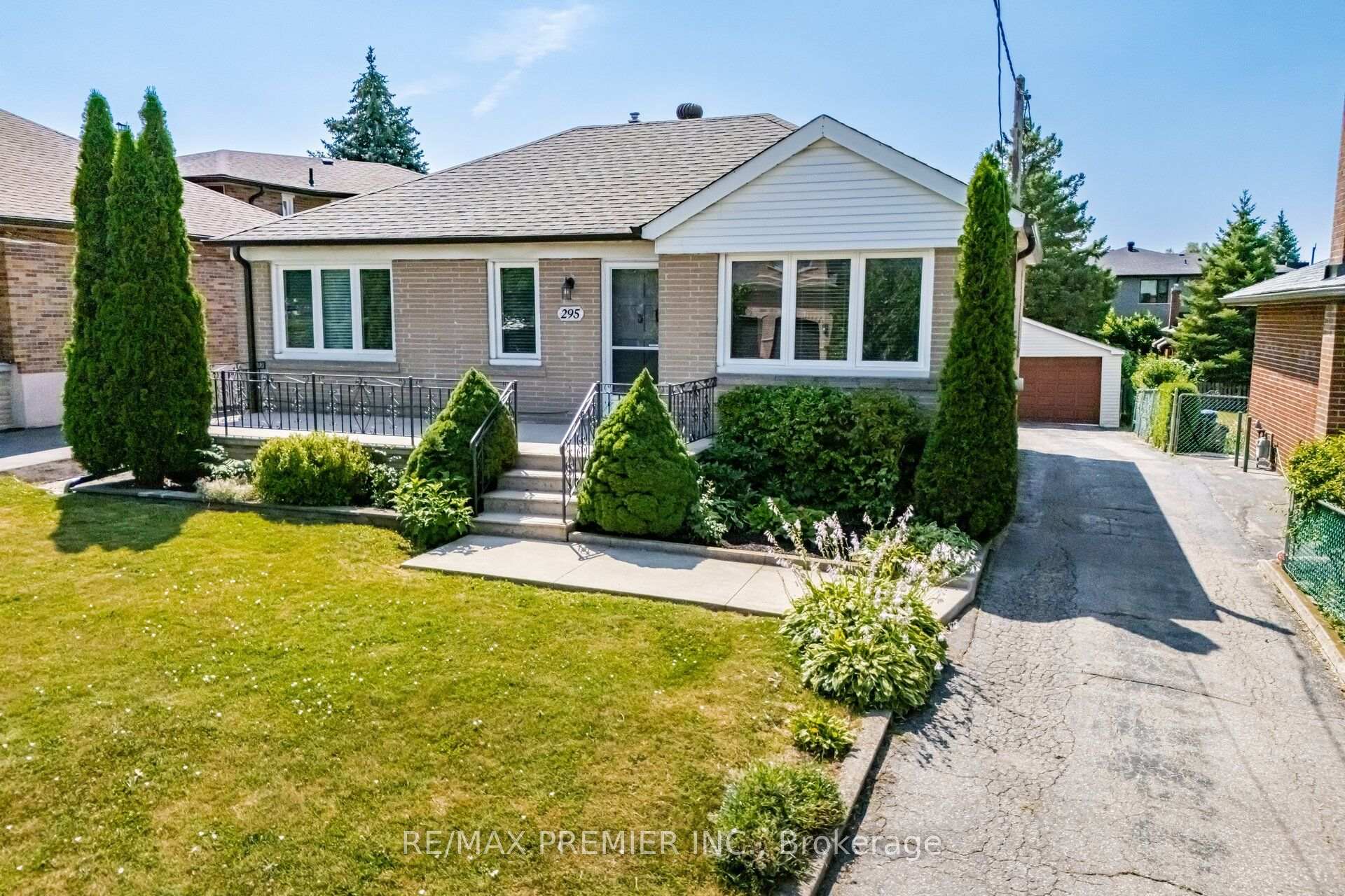 295 Falstaff Avenue, Toronto W04, ON, exterior