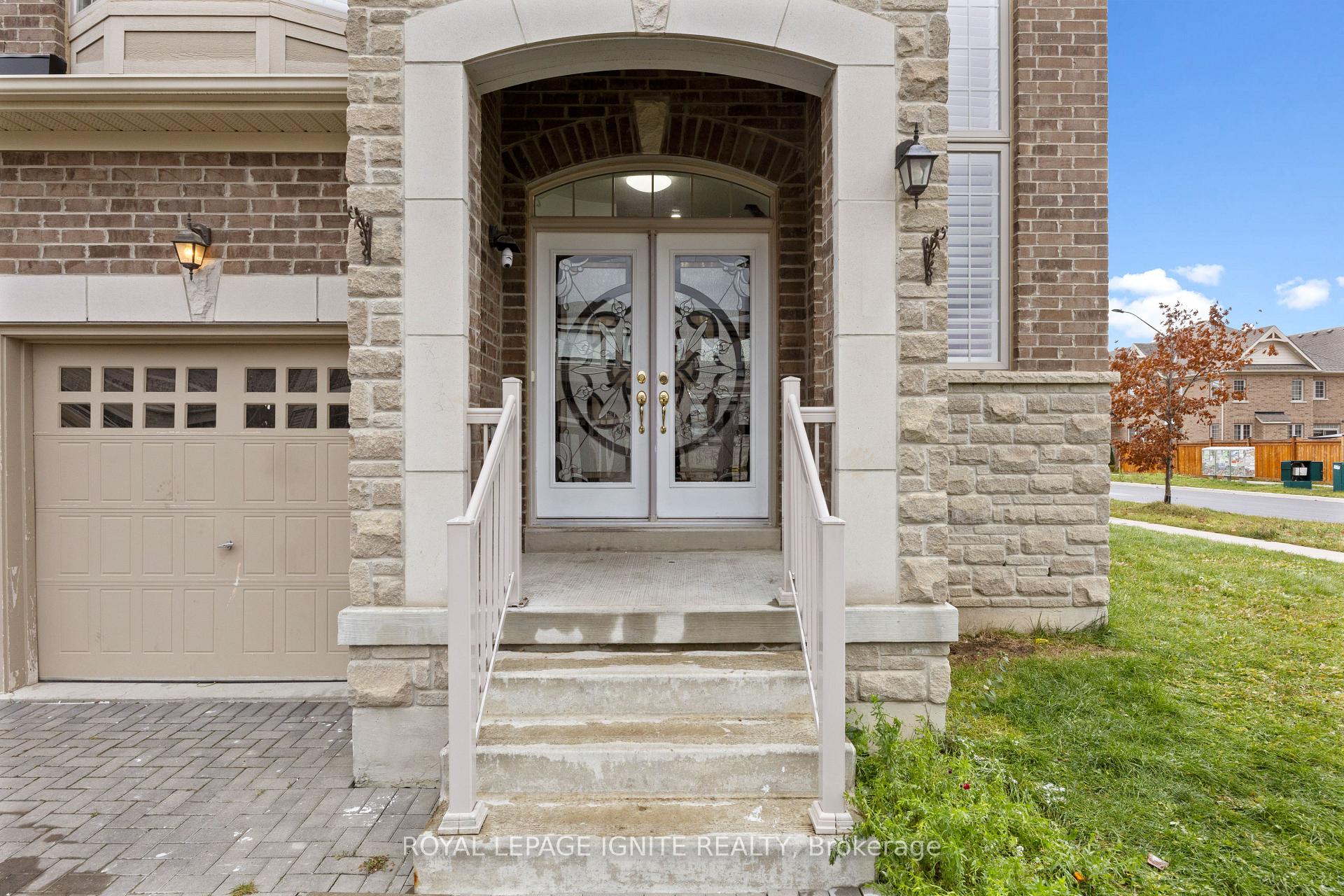 1 Morningstar Avenue, Whitby, ON, exterior