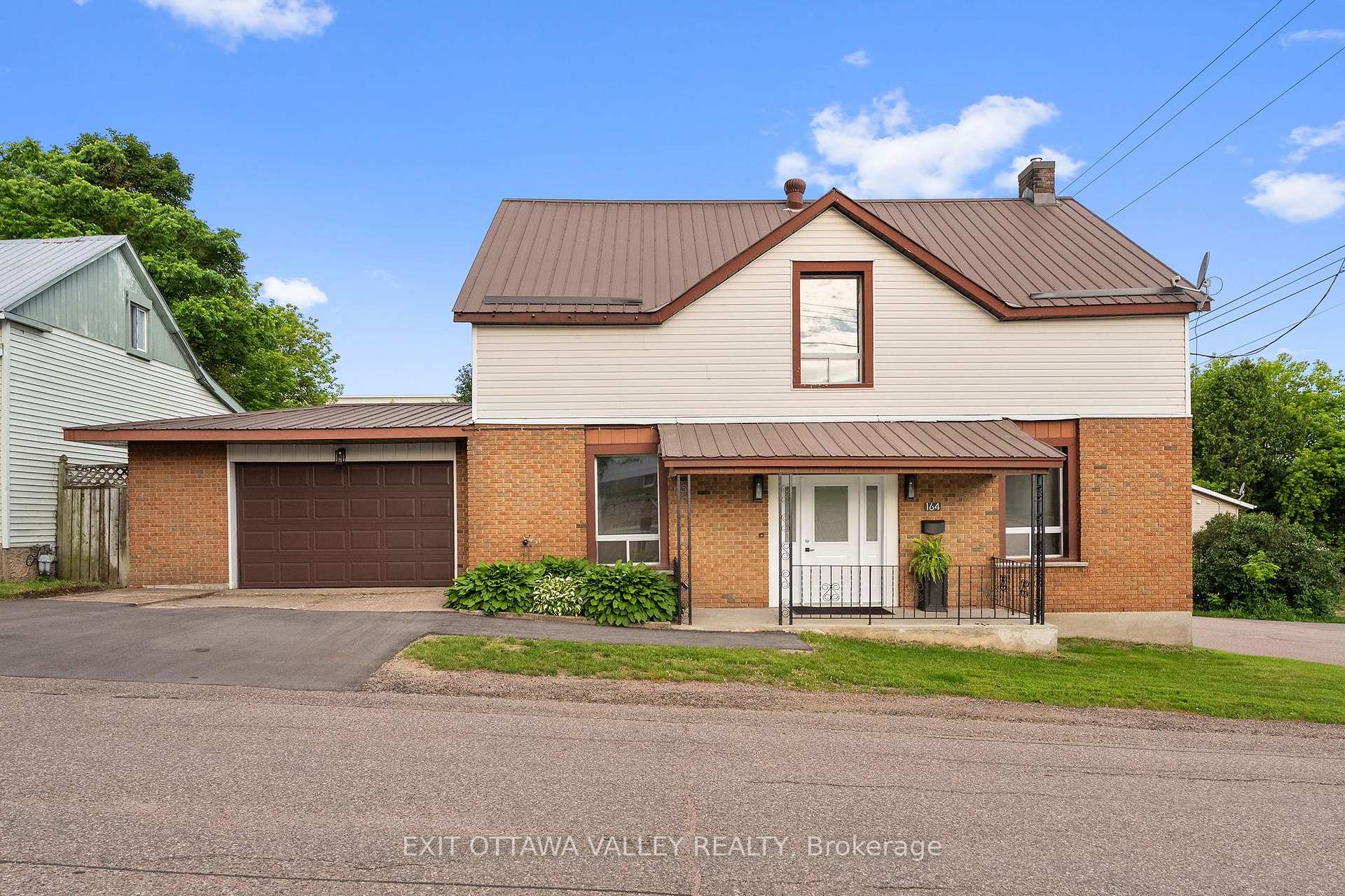 164 Maple Avenue, Pembroke, ON, exterior