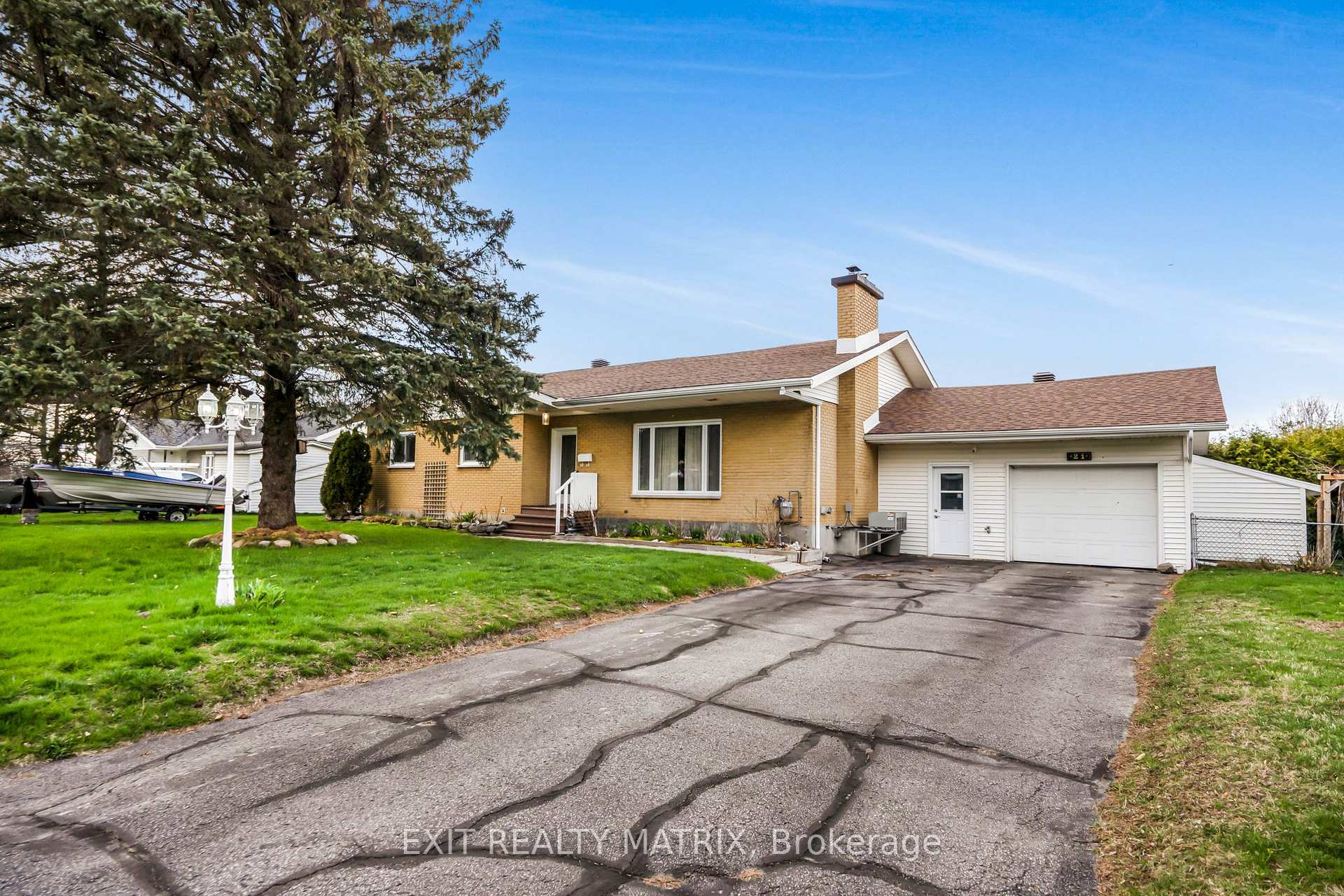 21 Frost Avenue, Hawkesbury, ON, exterior