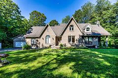 20 Timberlane Court, Clarington, ON, exterior