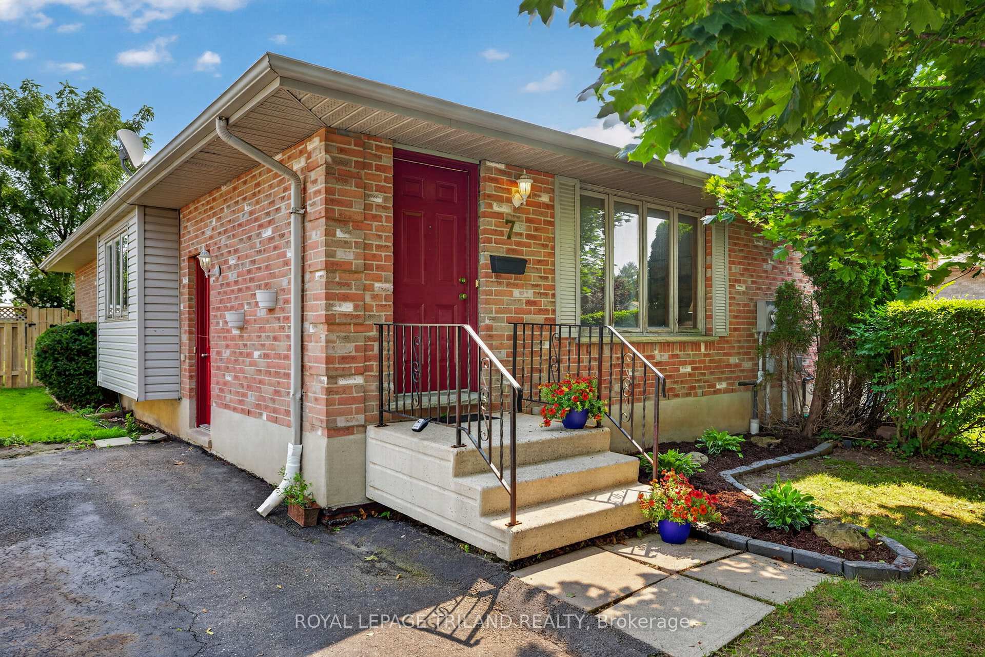 7 Fanjoy Drive, St. Thomas, ON, exterior