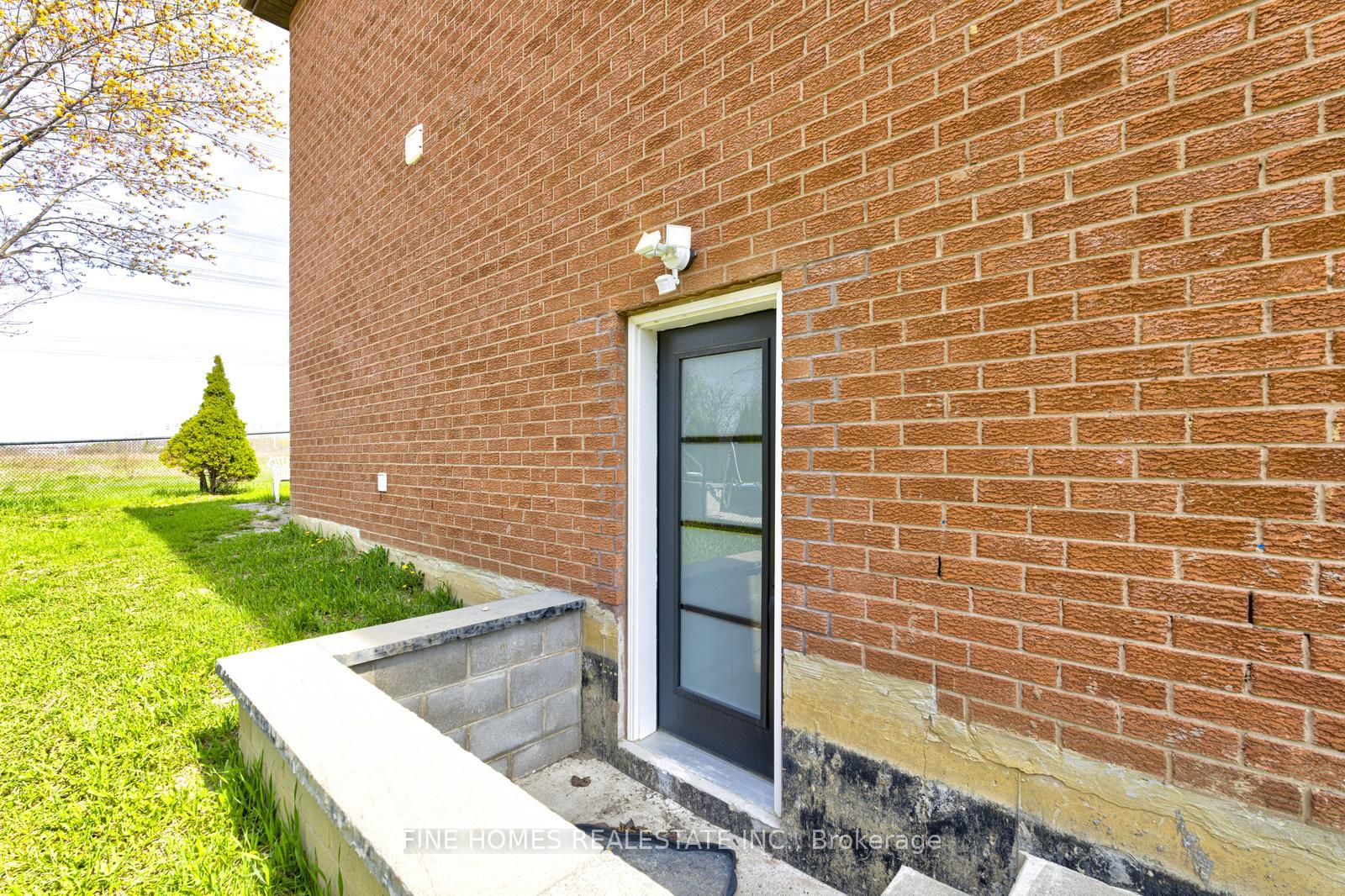 Lower - 28 Rockwood Crescent, Vaughan, ON, exterior