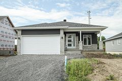 1401 Caroline Court, Cornwall, ON, exterior