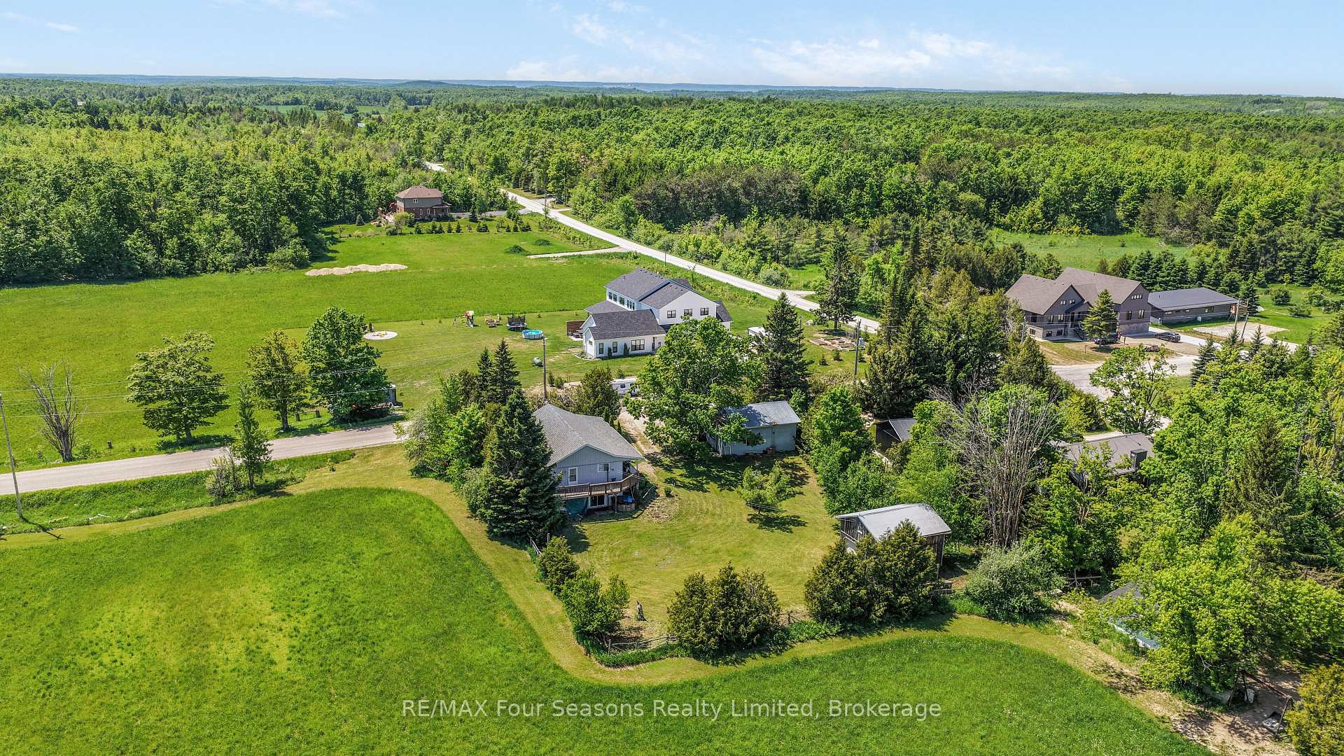 595365 4th Line, Blue Mountains, ON, exterior