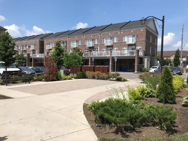 7 - 165 Hampshire Way, Milton, ON, exterior