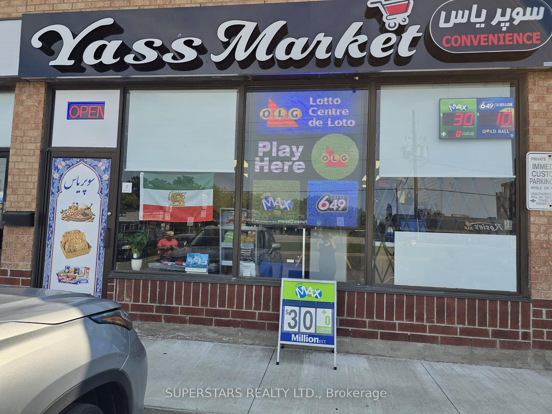 15461 Yonge Street, Aurora, ON, exterior