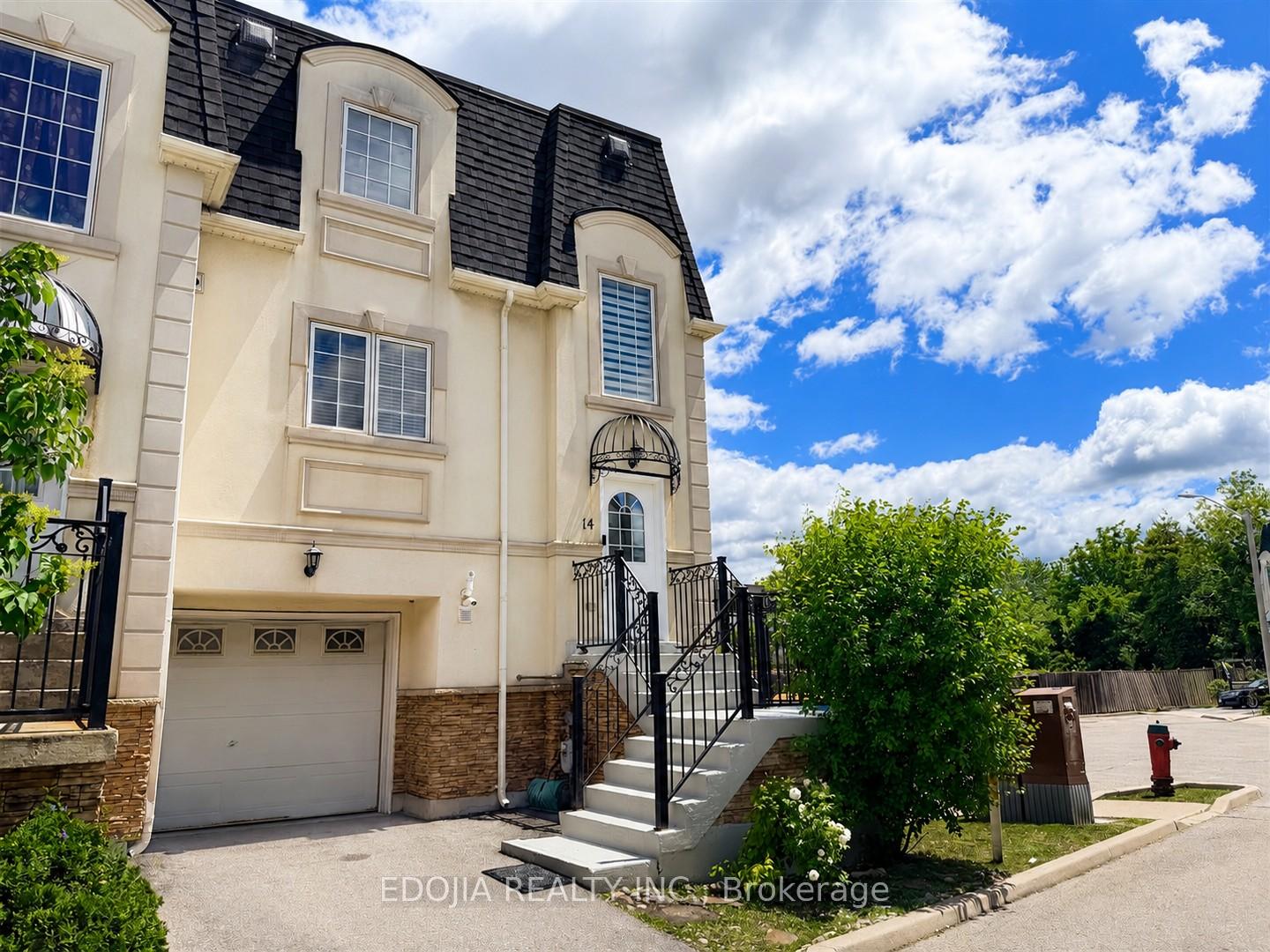 14 - 215 16th Avenue, Richmond Hill, ON, exterior
