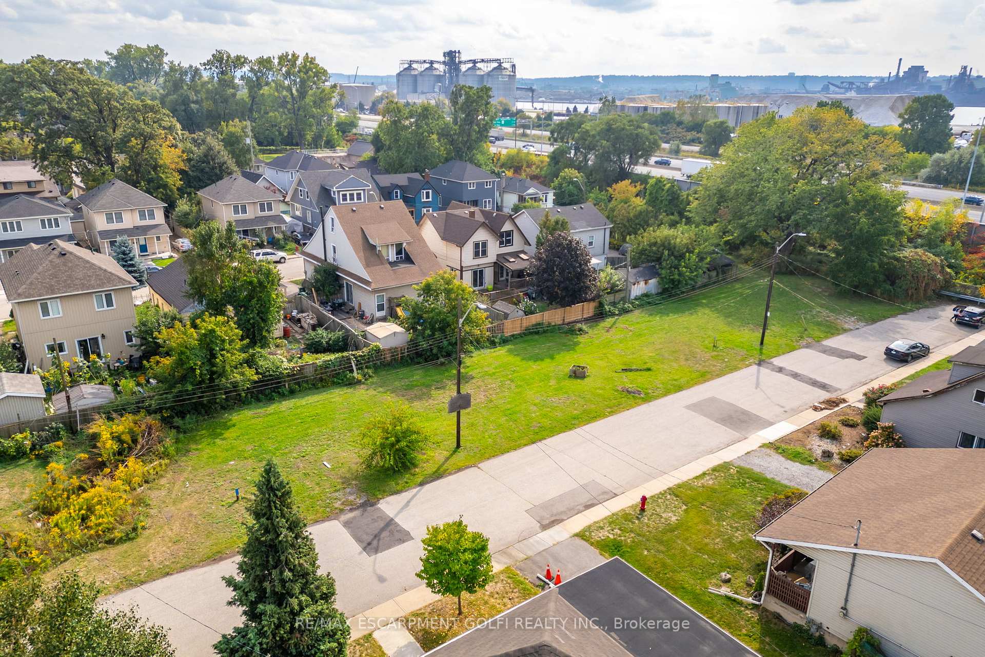11 KNAPMANS Drive, Hamilton, ON, exterior