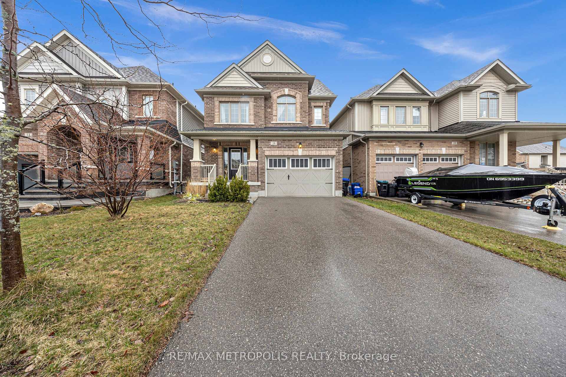 16 Treetops Boulevard, New Tecumseth, ON, exterior
