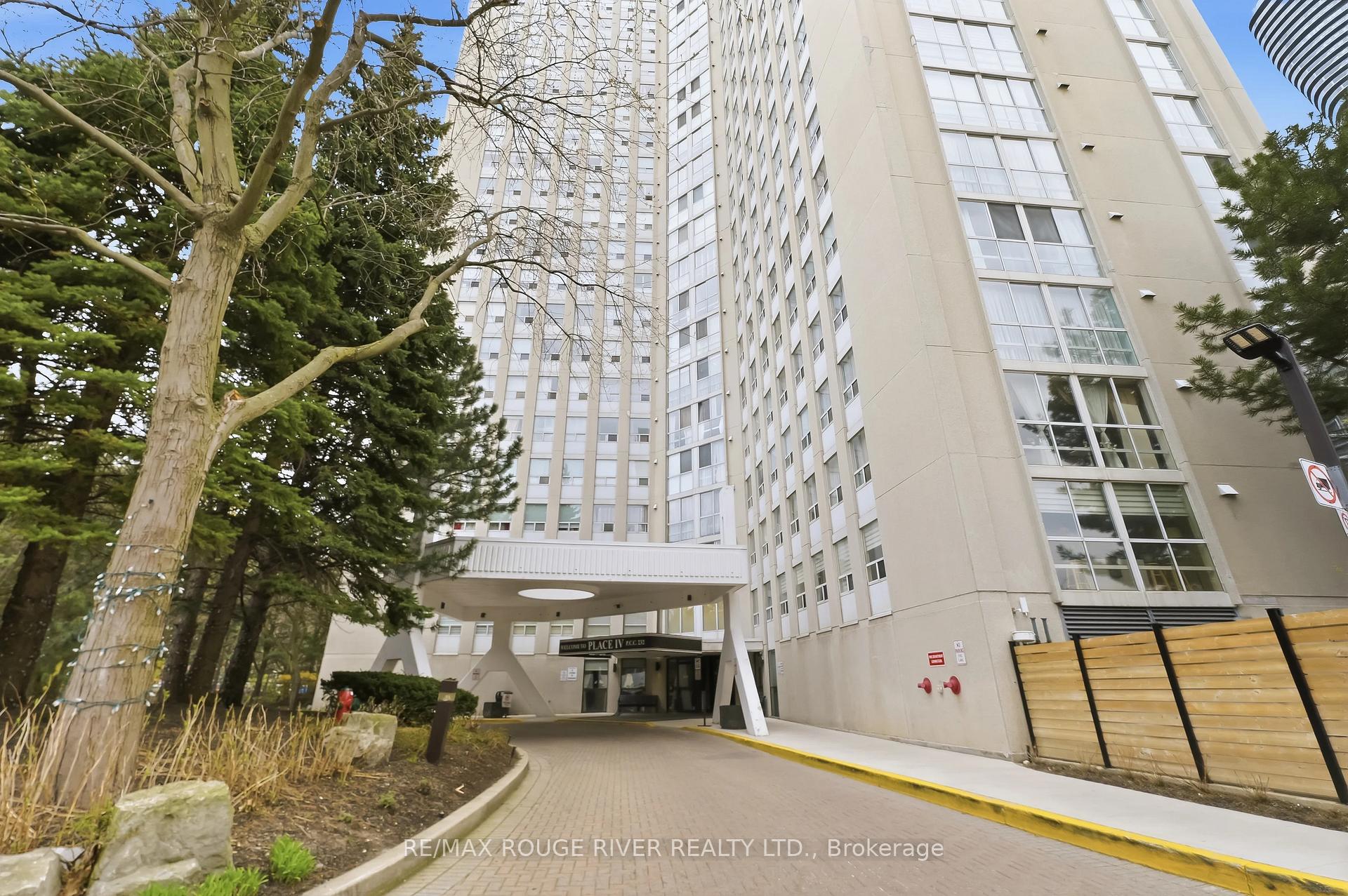 1008 - 3650 Kaneff Crescent, Mississauga, ON, exterior