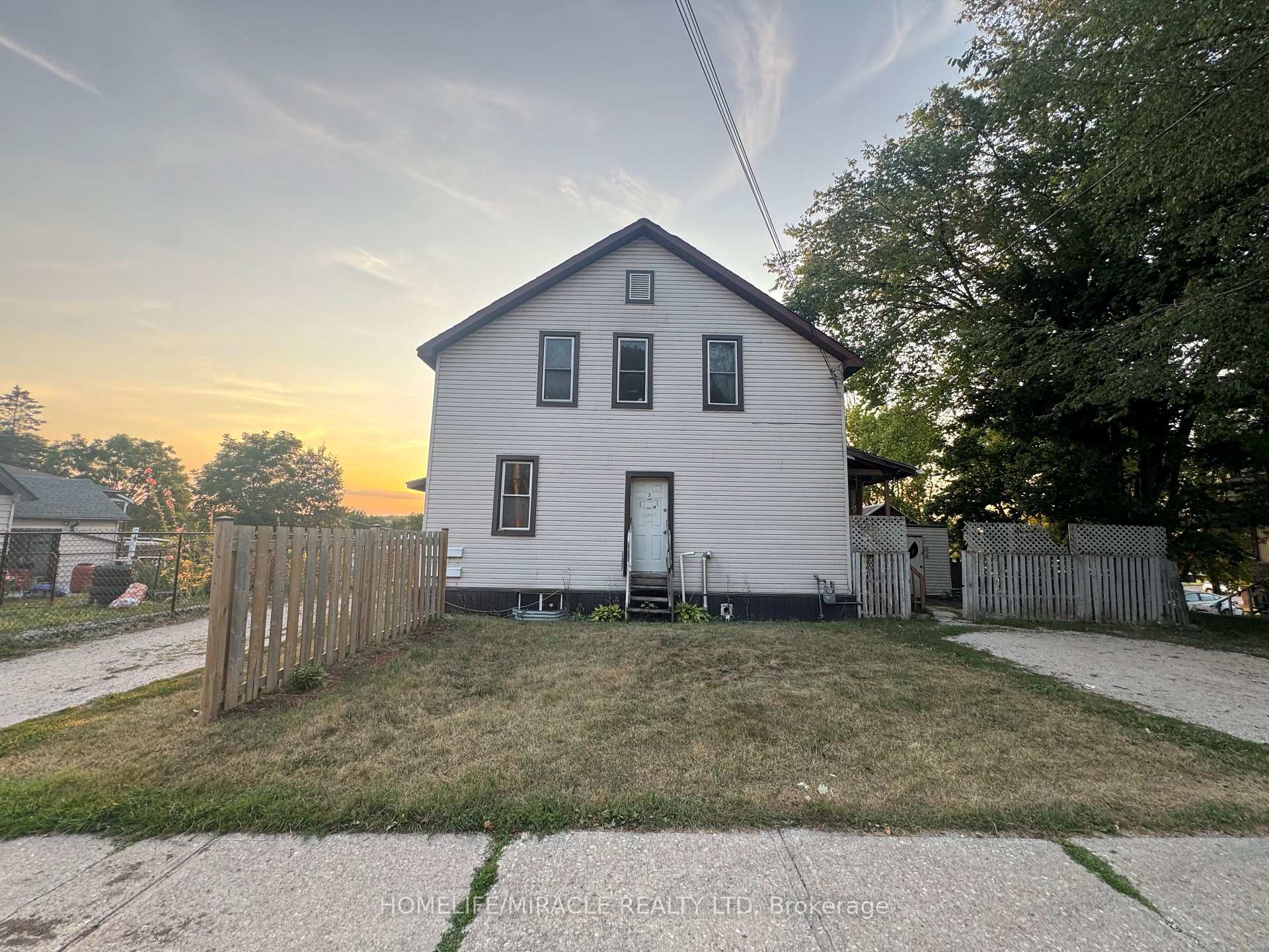 1650 3rd Avenue E, Owen Sound, ON, exterior
