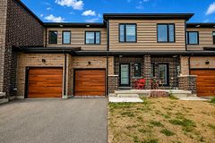 35 Pumpkin Corner Crescent, Barrie, ON, exterior
