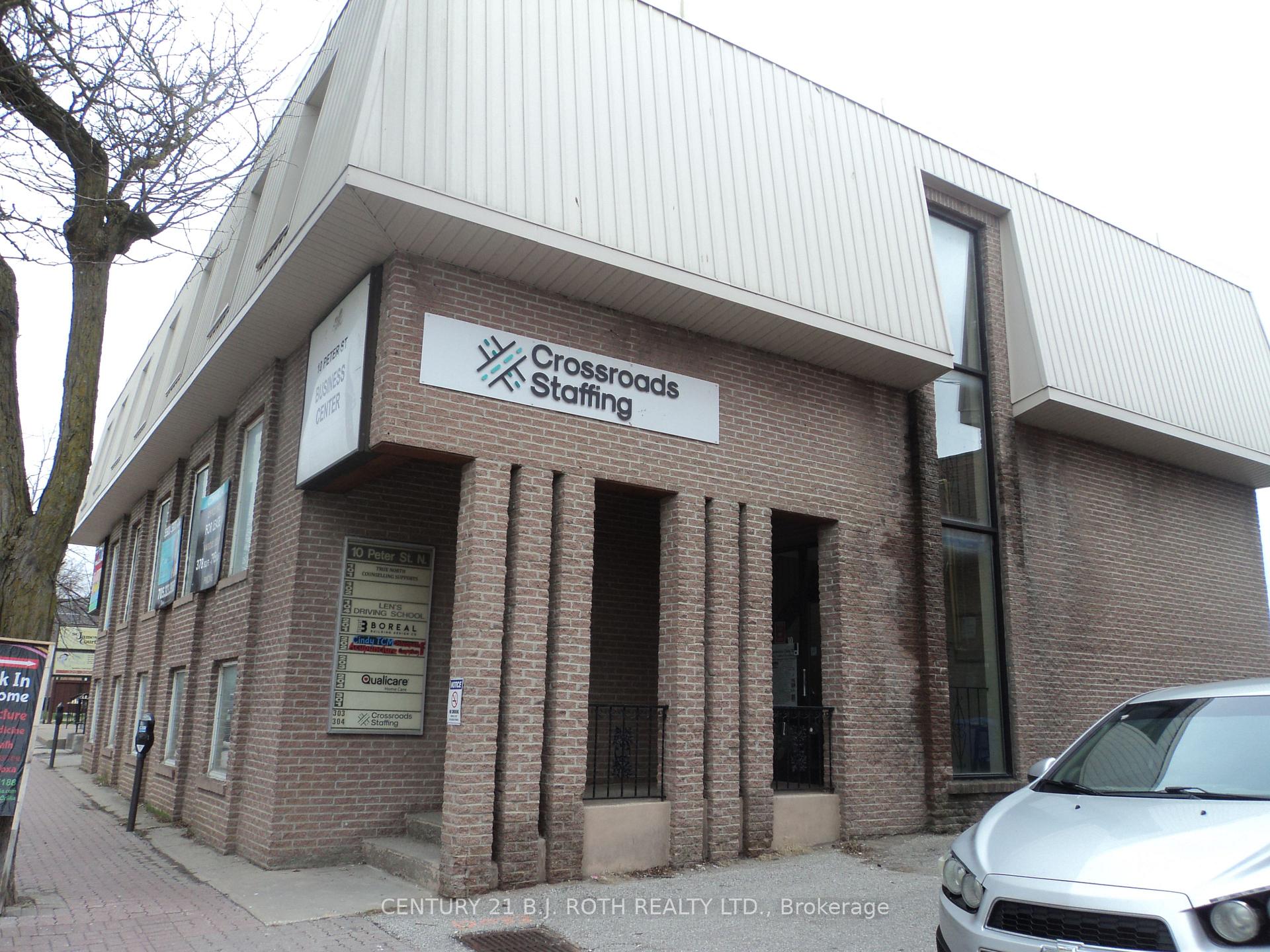 10 Peter Street N, Orillia, ON, exterior