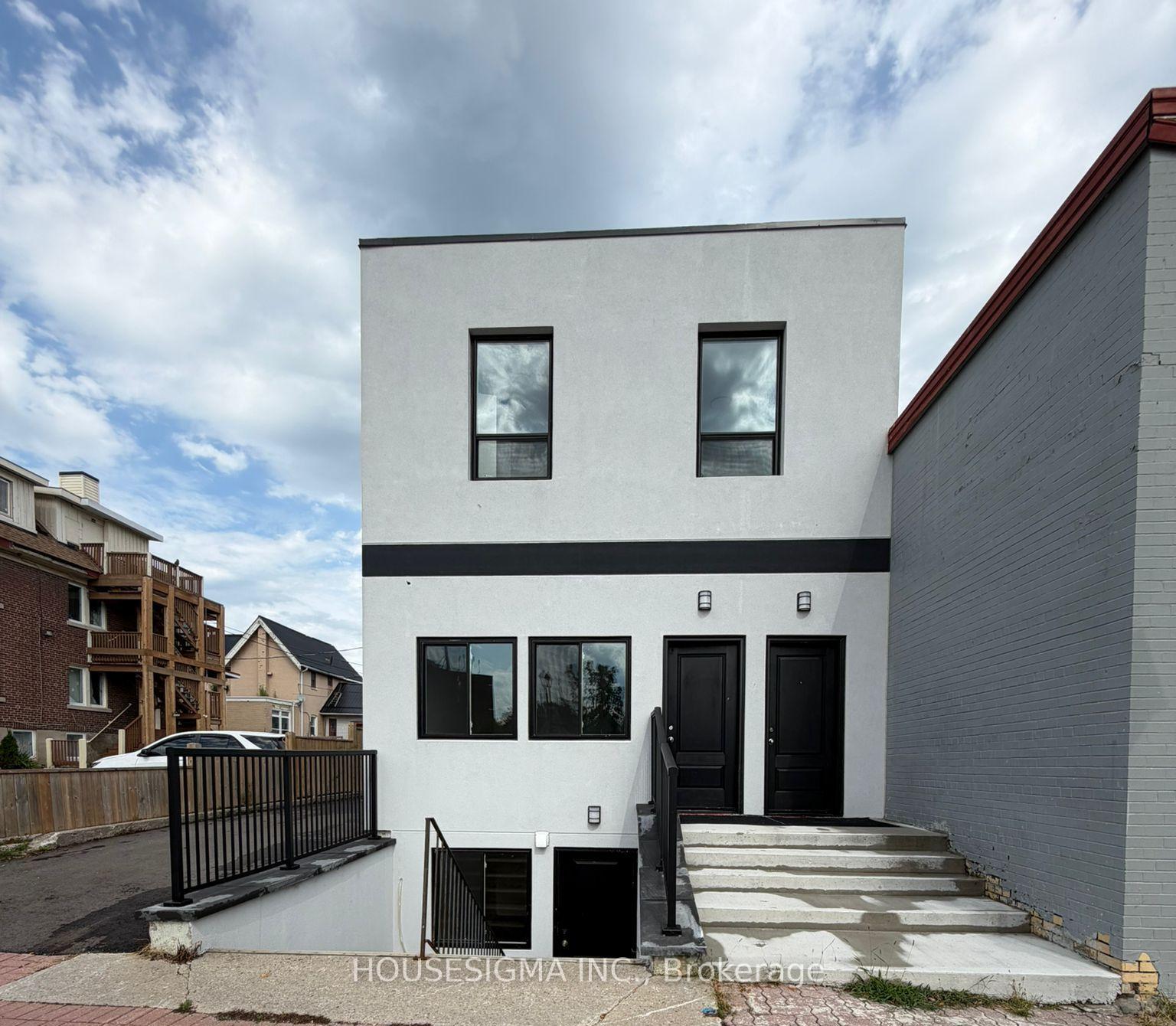 Lower Level Unit - 28 West Street N, Orillia, ON, exterior