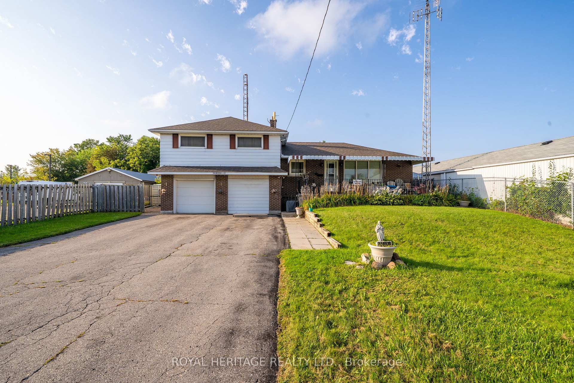 1000 Taunton Road E, Whitby, ON, exterior