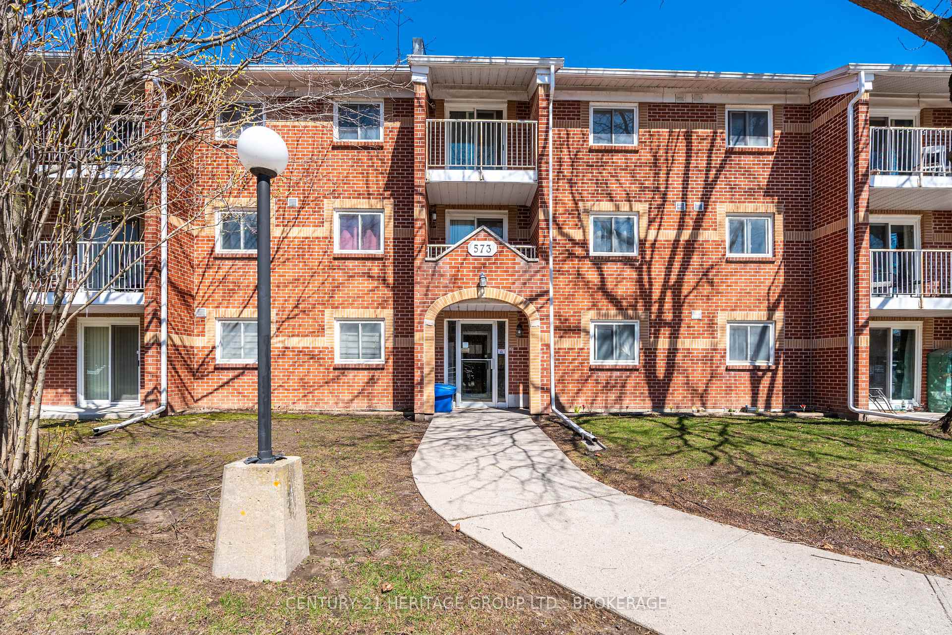 203 - 573 Armstrong Road, Kingston, ON, exterior