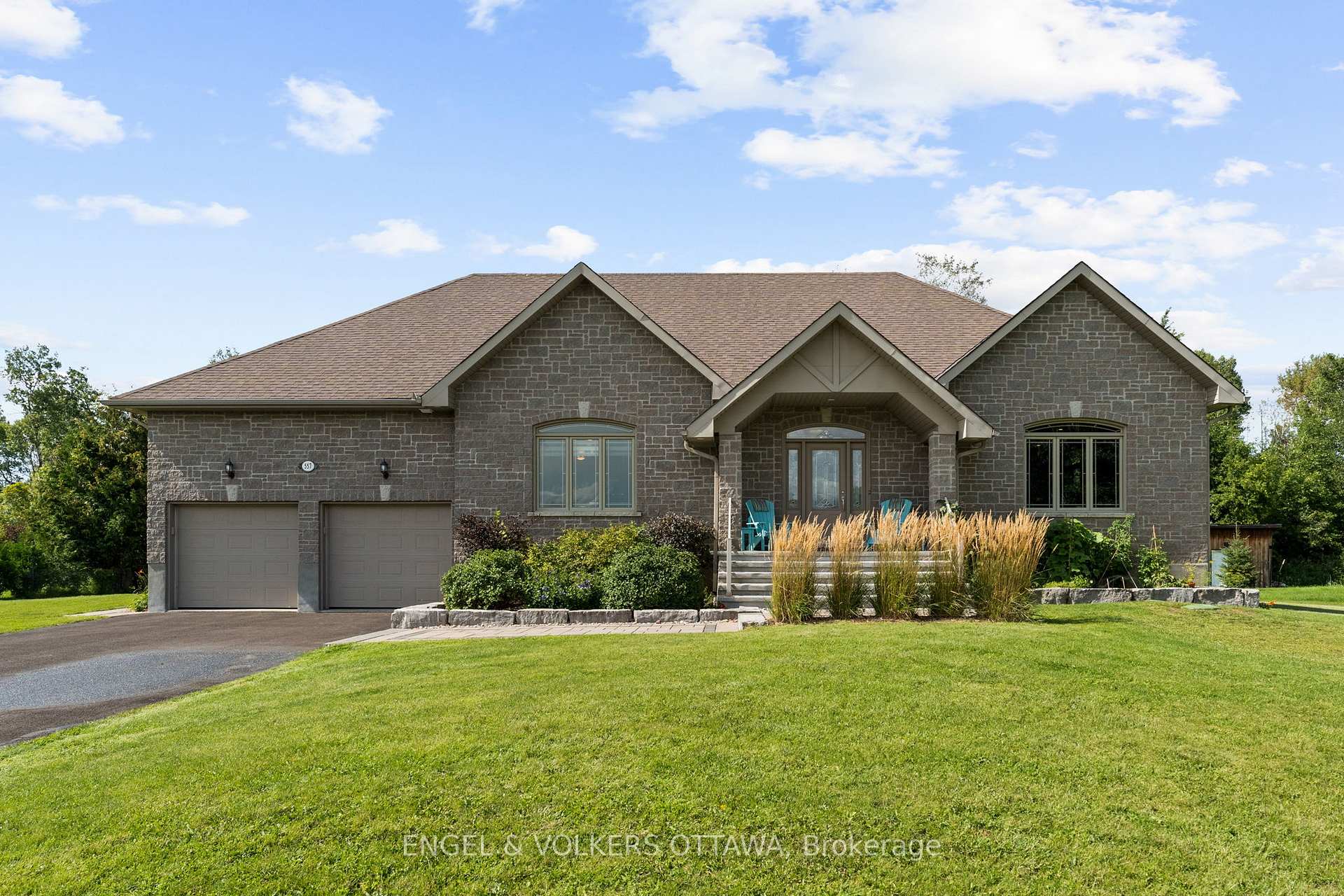 557 Tullamore Street, Blossom Park - Airport and Area, ON, exterior