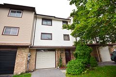 1338 Brands Court, Pickering, ON, exterior