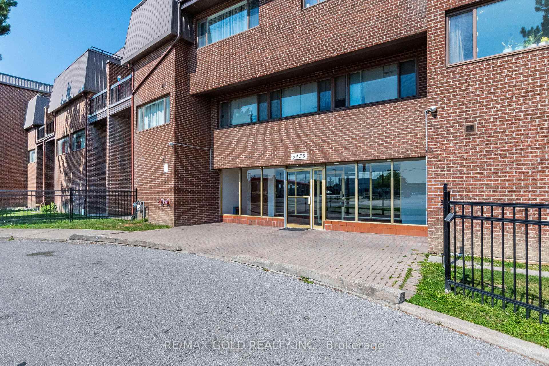 120 - 3455 Morning Star Drive, Mississauga, ON, exterior