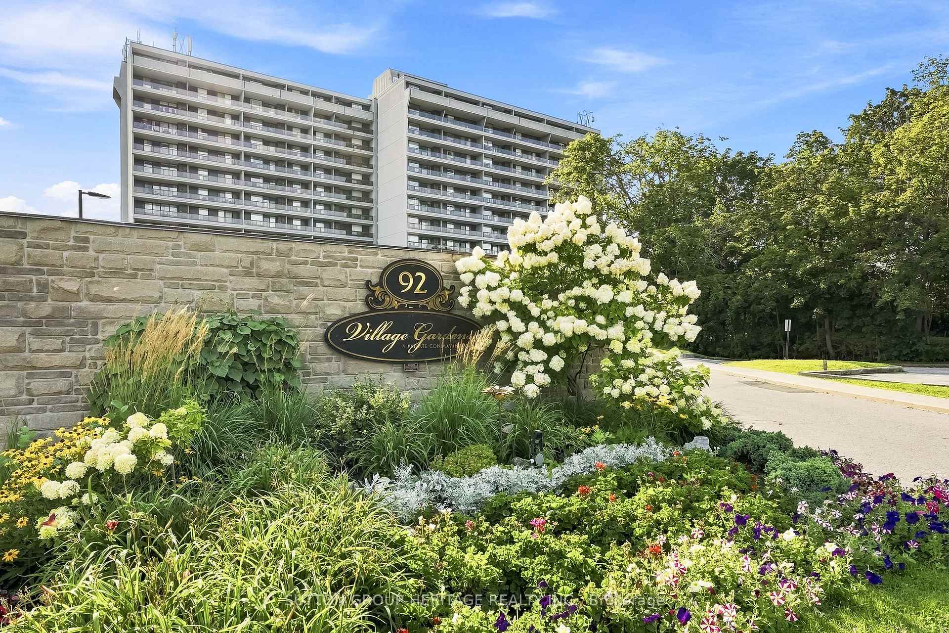 301 - 92 Church Street, Ajax, ON, exterior