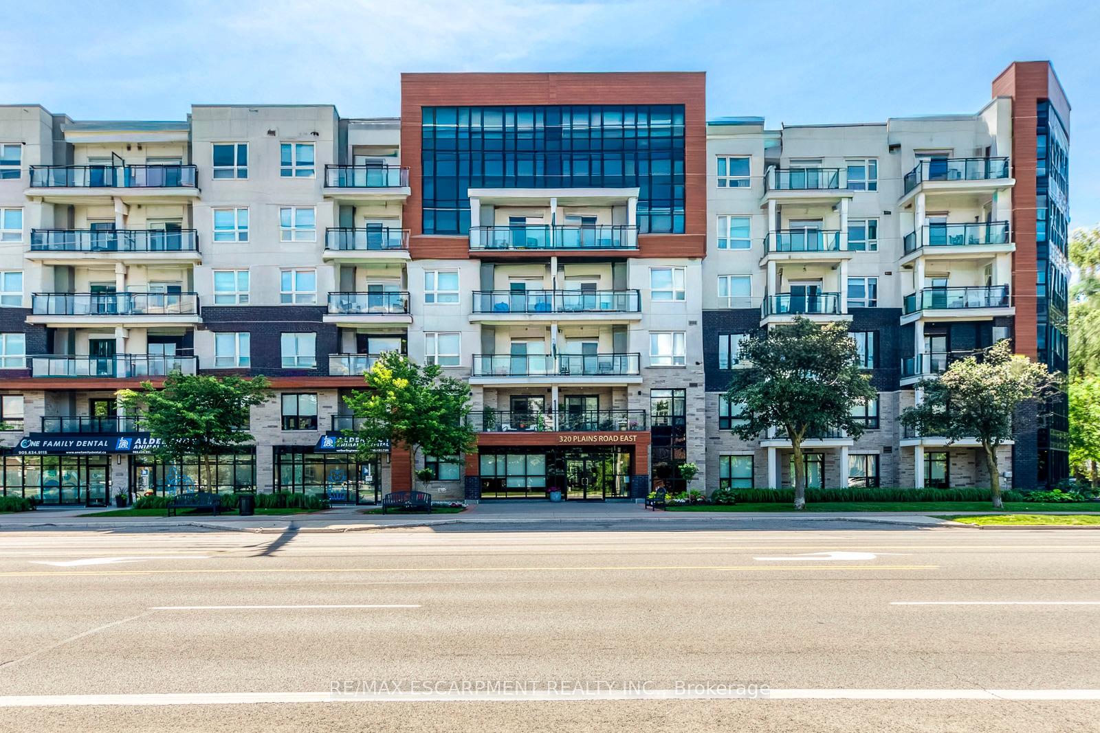 303 - 320 Plains Road E, Burlington, ON, exterior