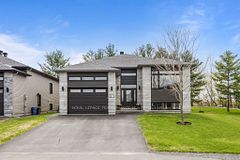 27 Richer Street, North Stormont, ON, exterior