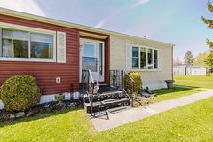172 - 63 Whites Road, Quinte West, ON, exterior