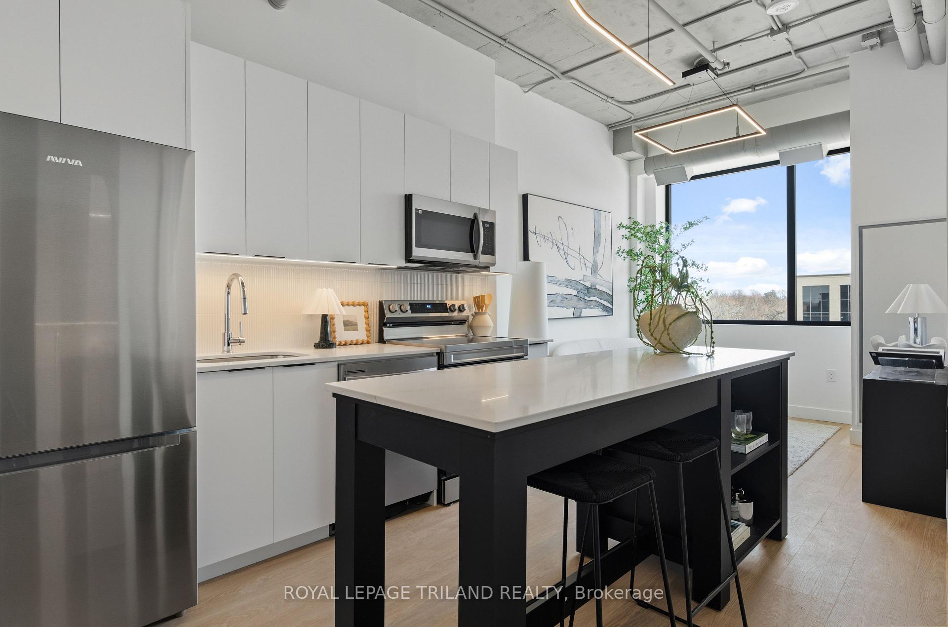 203 - 685 Richmond Street, London East, ON, exterior