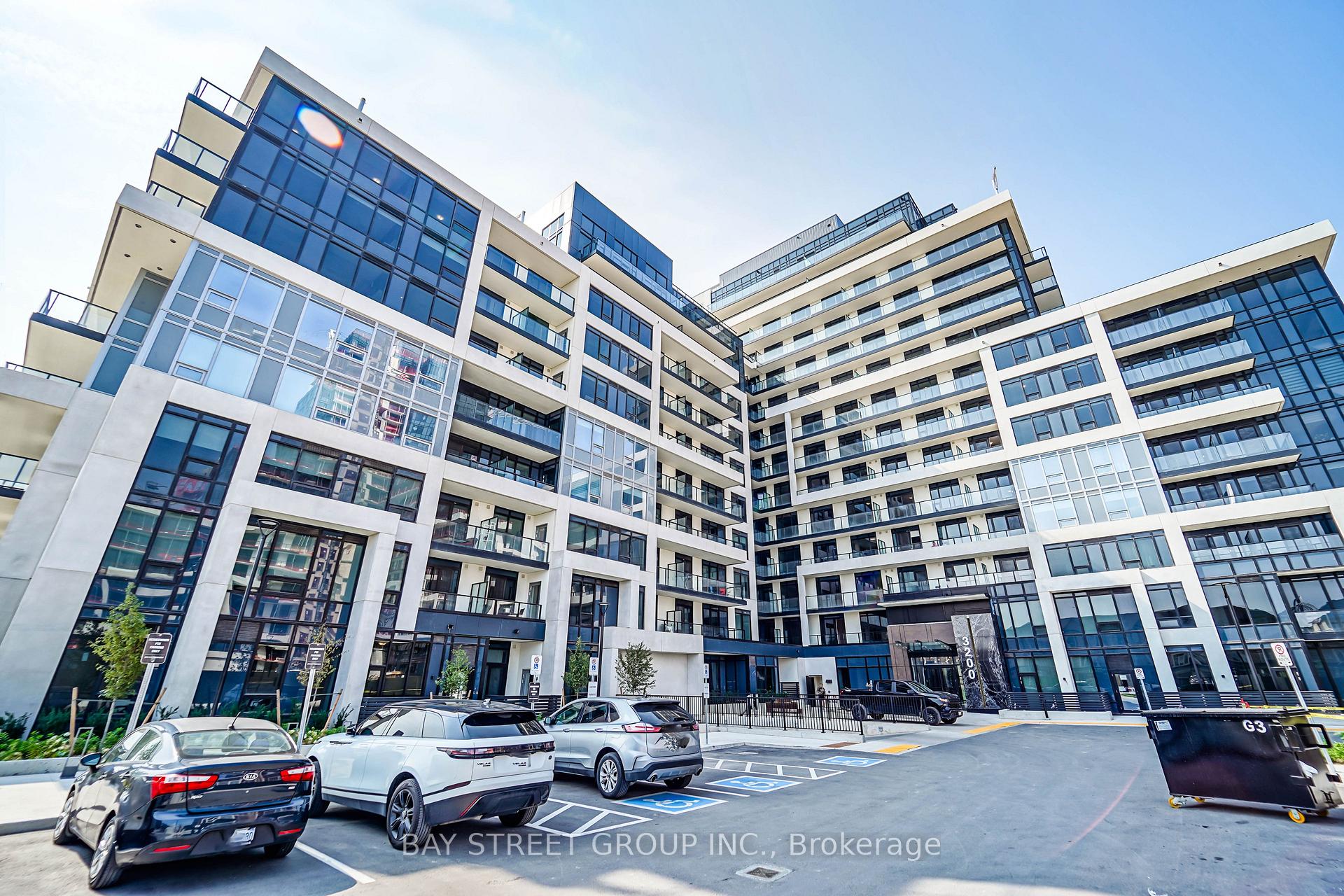 717 - 3200 William Coltson Avenue, Oakville, ON, exterior
