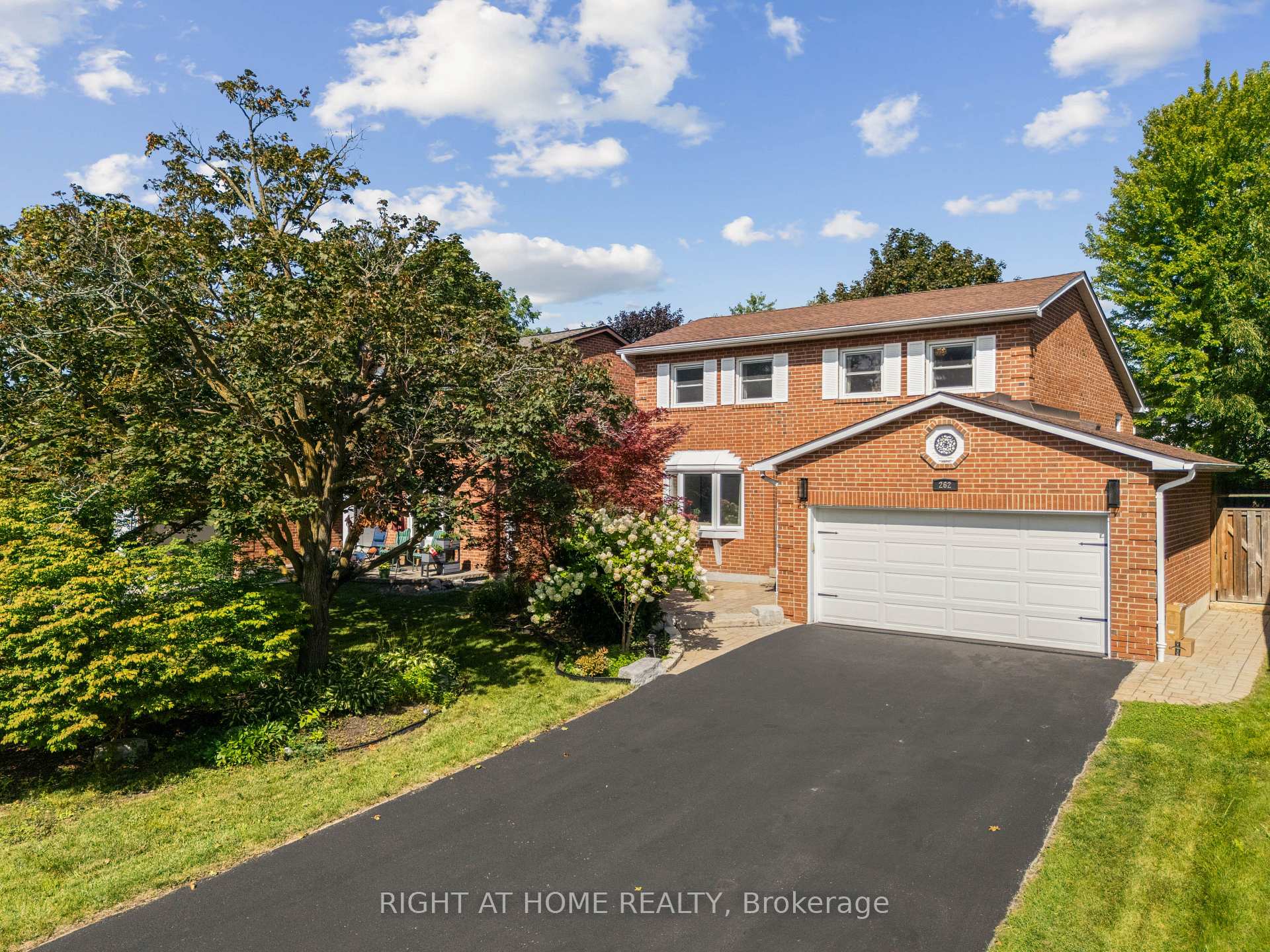 262 Yorkshire Drive, Newmarket, ON, exterior