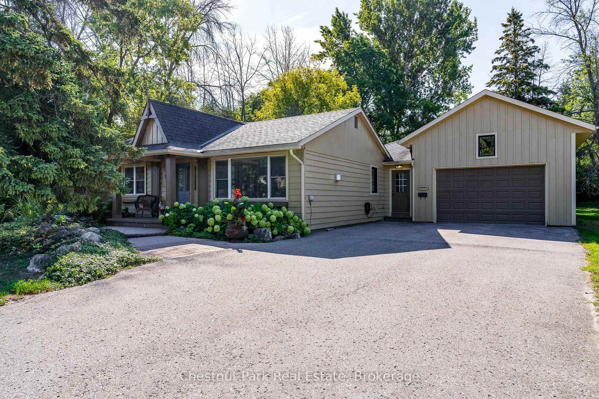 72 Campbell Street, Collingwood, ON, exterior