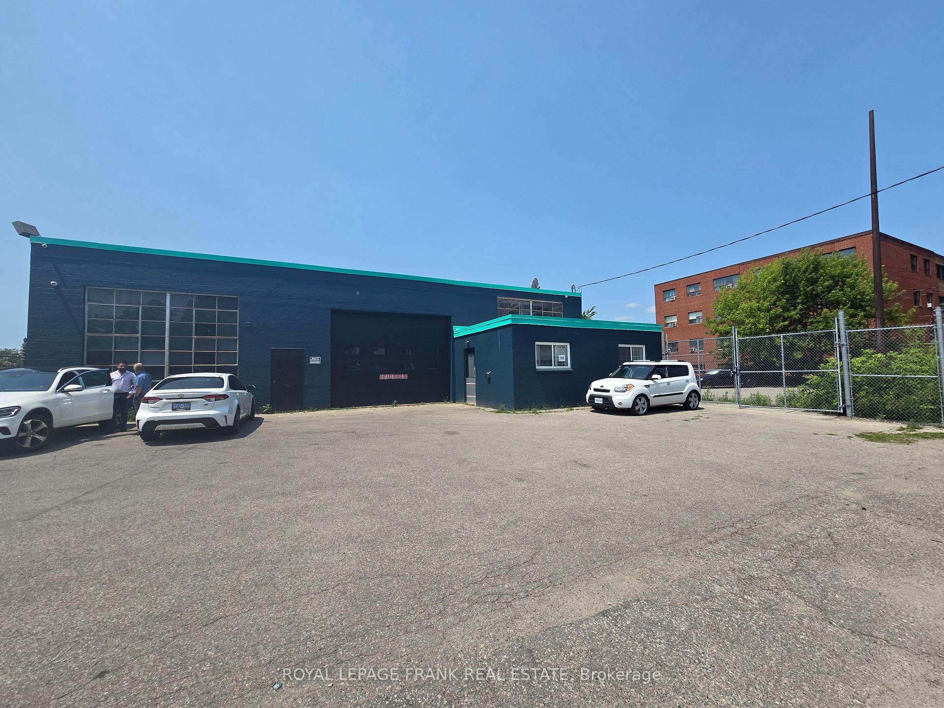 182&188 Park Road S, Oshawa, ON, exterior
