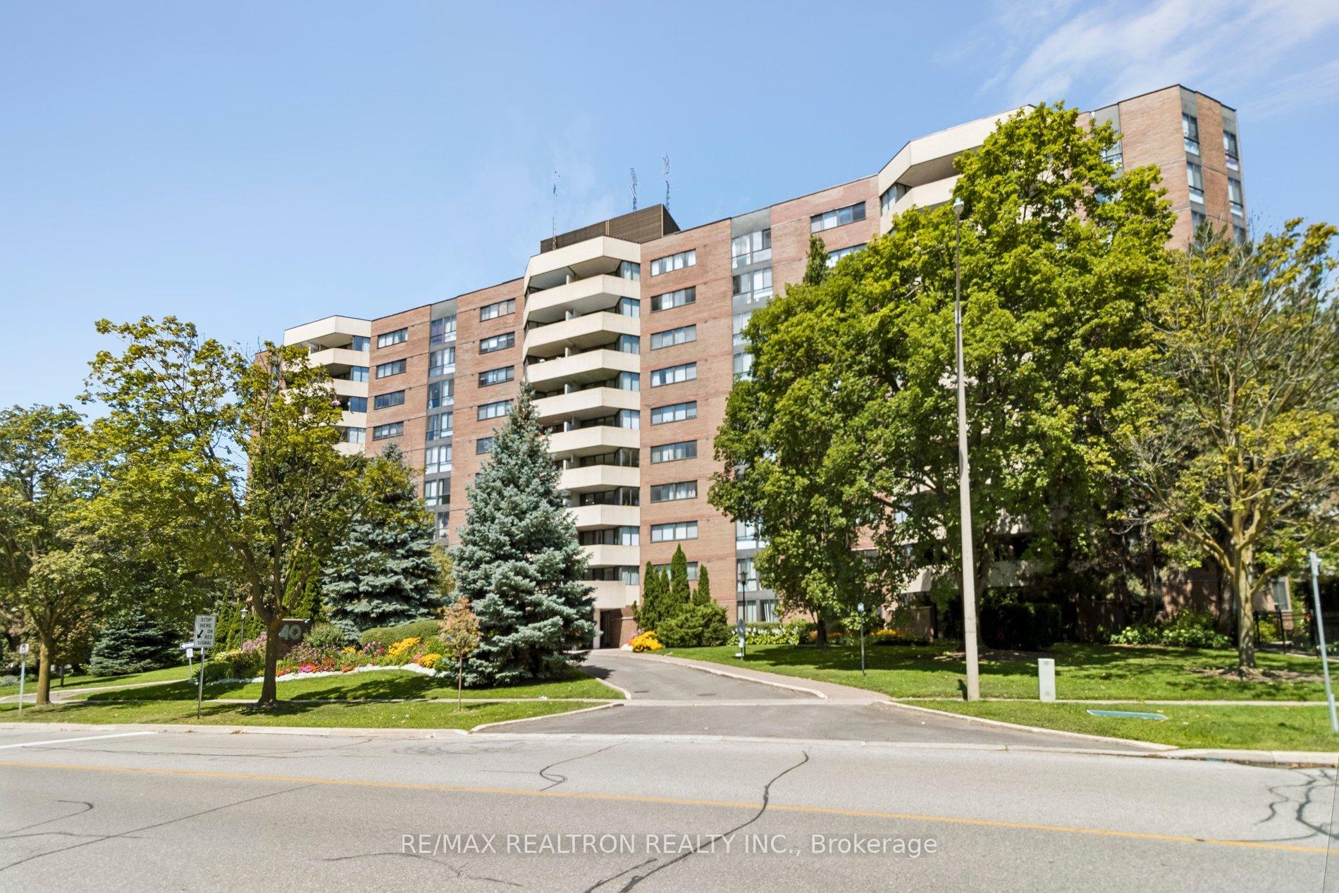 208 - 40 Baif Boulevard, Richmond Hill, ON, exterior