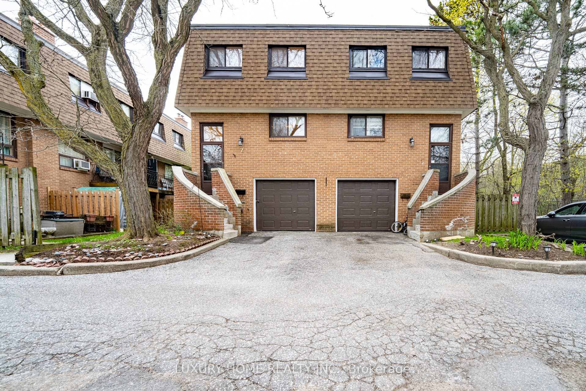2 - 100 Henderson Avenue, Markham, ON, exterior