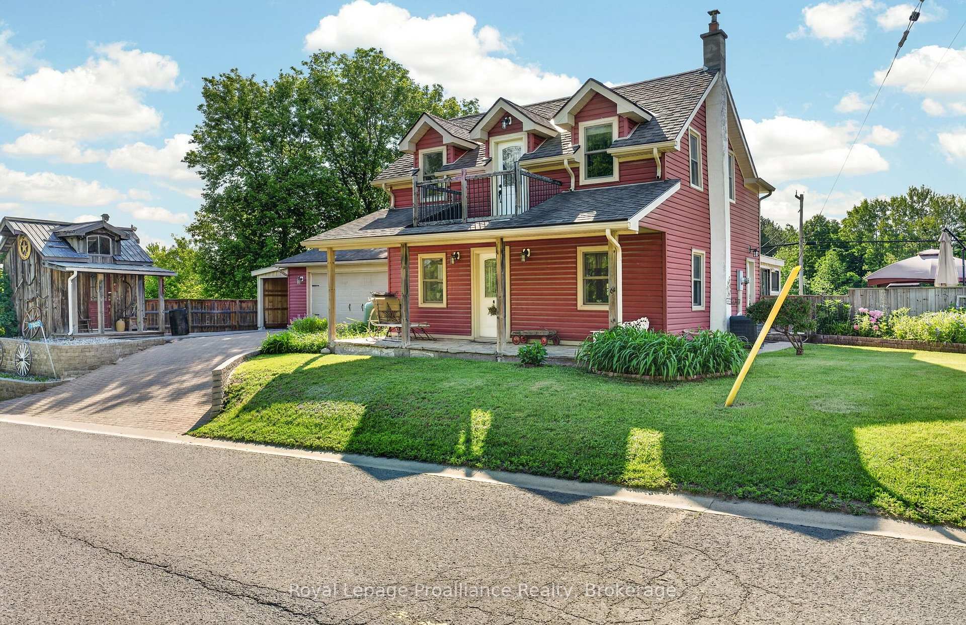 7802 Piccadilly Road, Frontenac, ON, exterior
