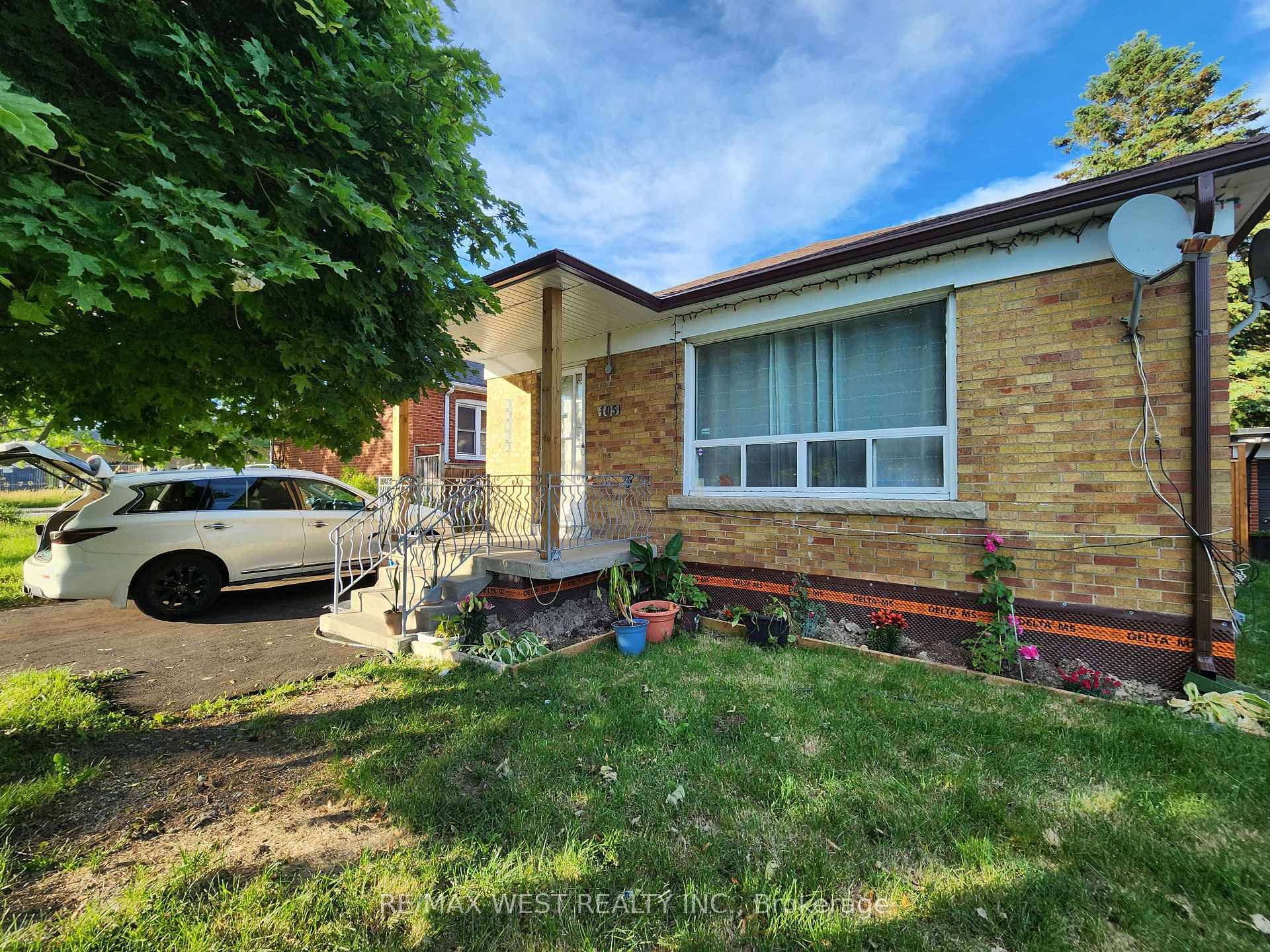 Bsmt - 105 Crocus Drive, Toronto E04, ON, exterior