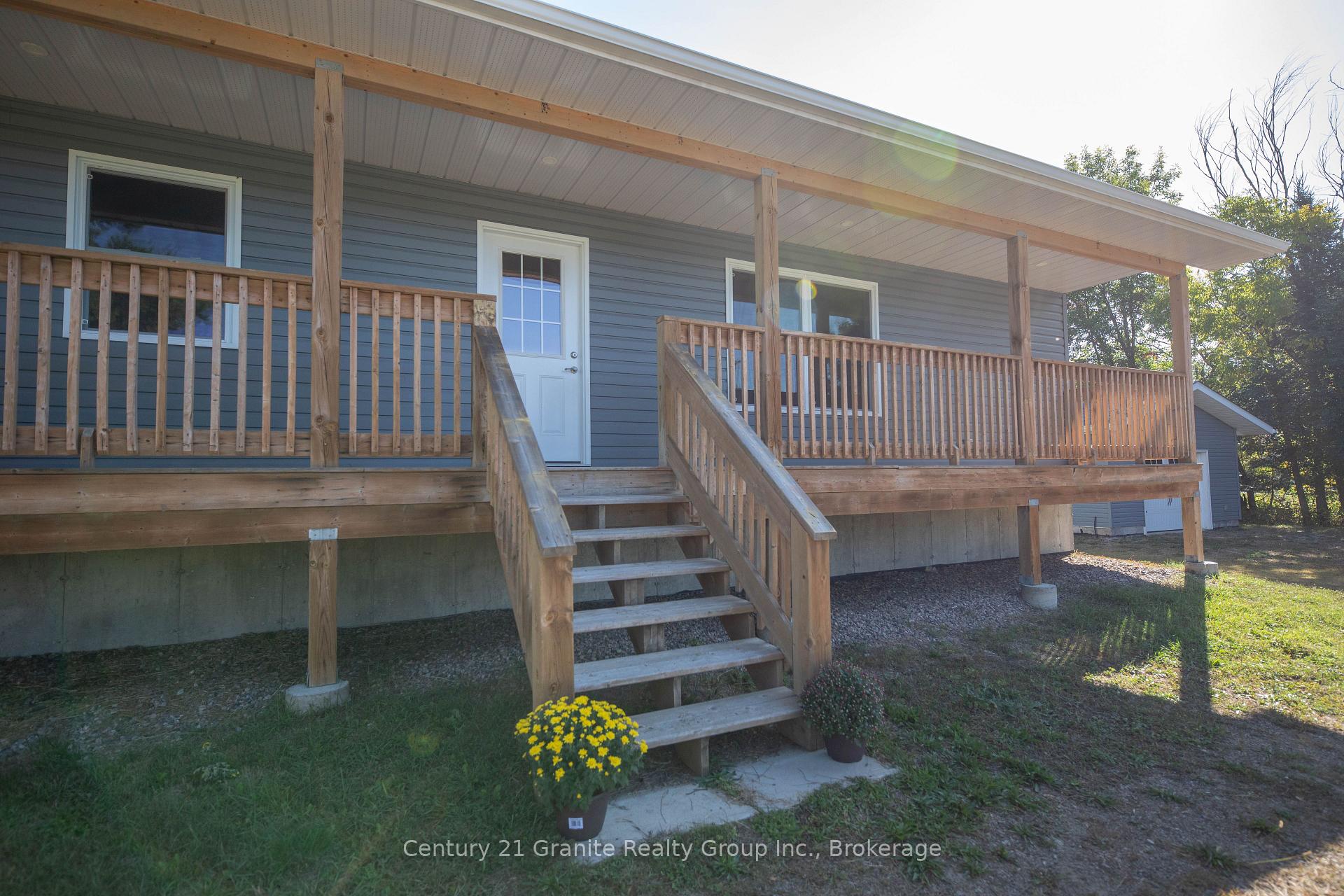 1160 Kennisis Lake Road, Dysart et al, ON, exterior