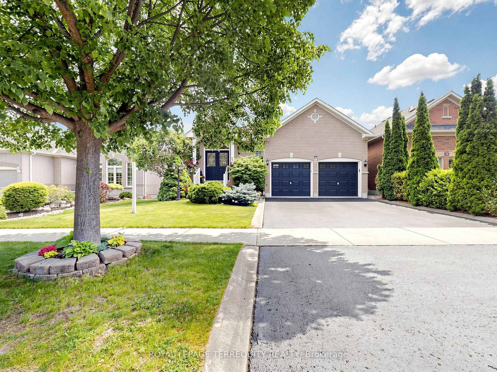 19 Johnson Crescent, Halton Hills, ON, exterior