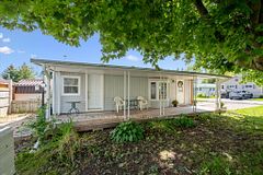 445 Pine Pass, Centre Wellington, ON, exterior