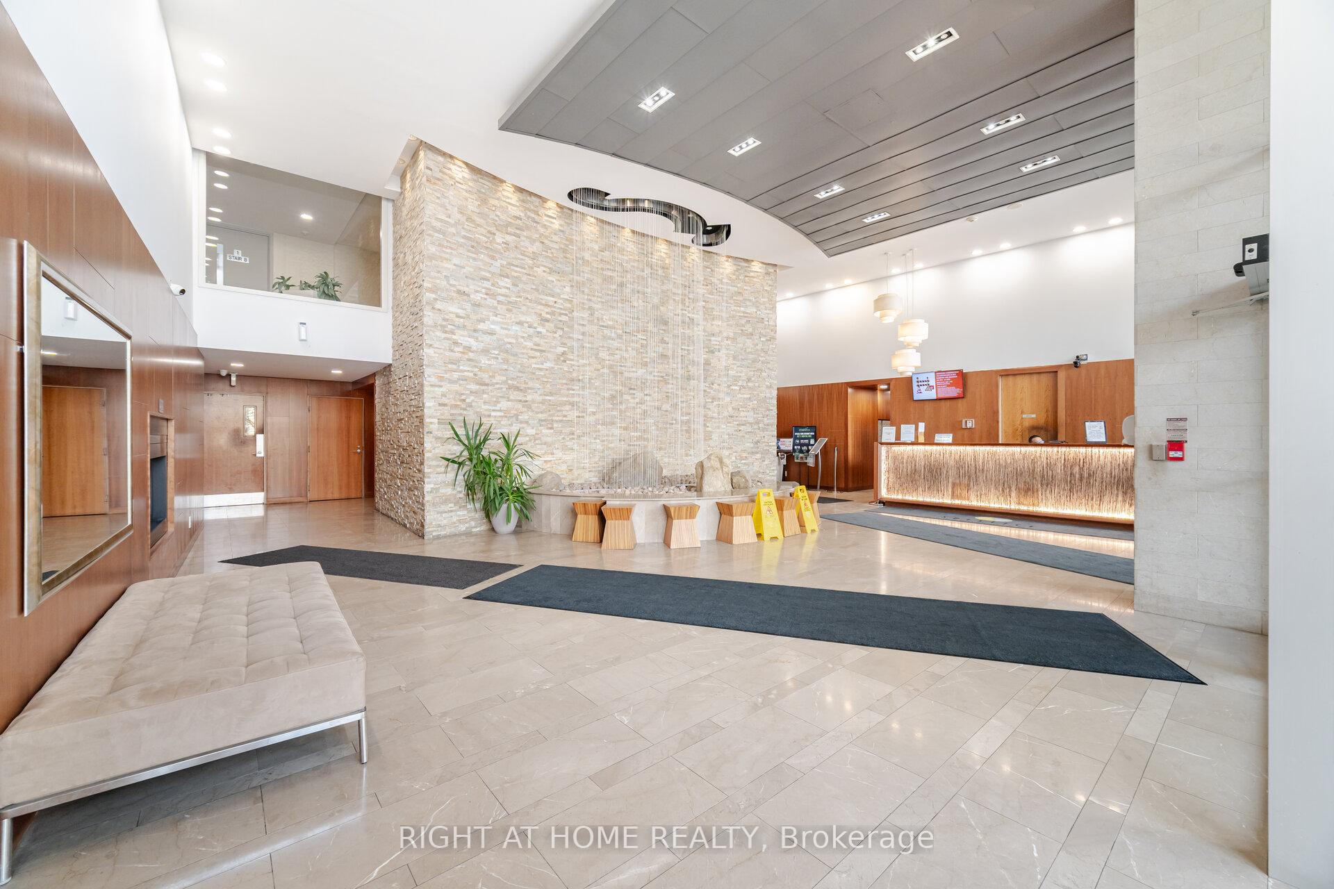 2308 - 225 Webb Drive, Mississauga, ON, exterior
