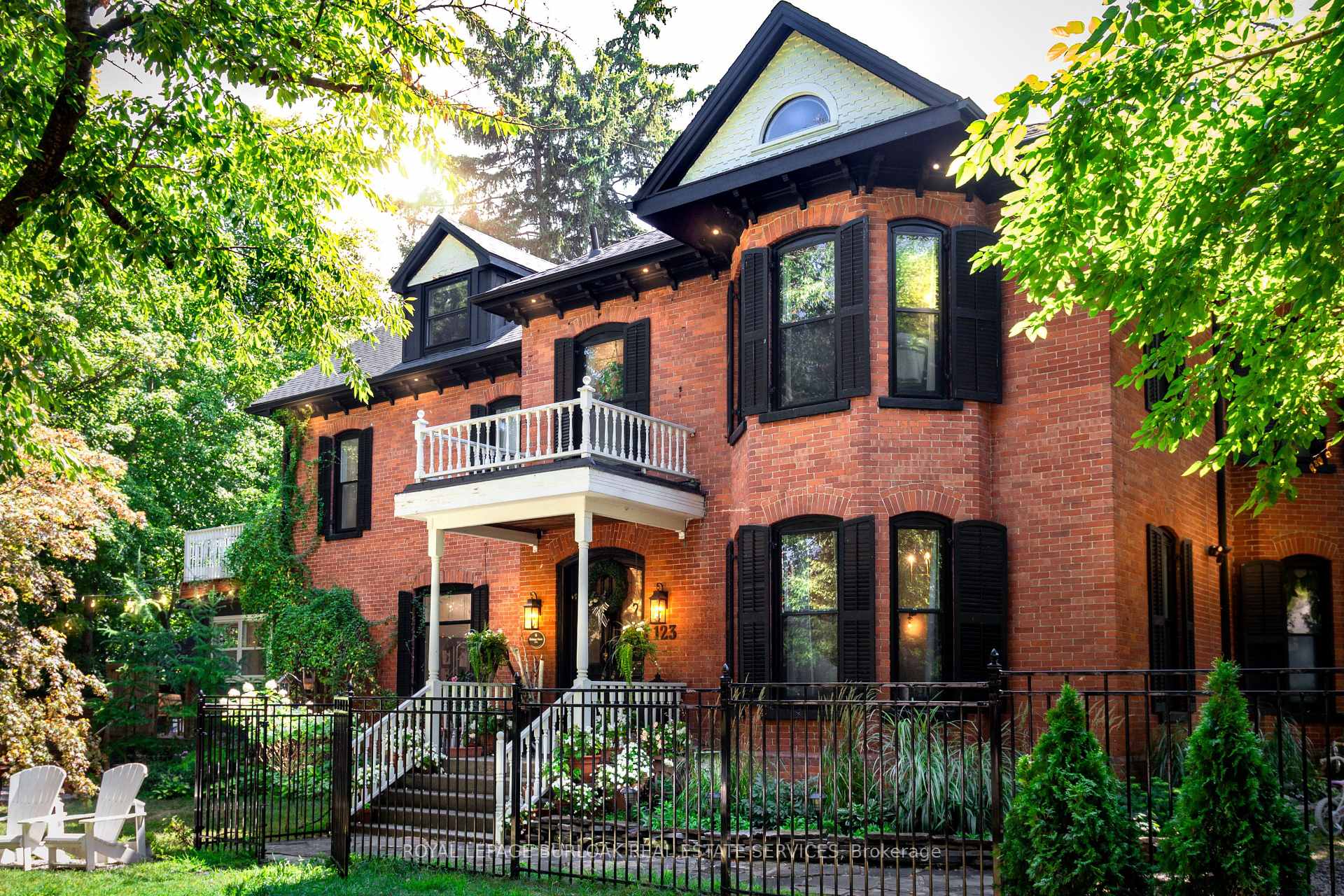 123 Main Street W, Grimsby, ON, exterior